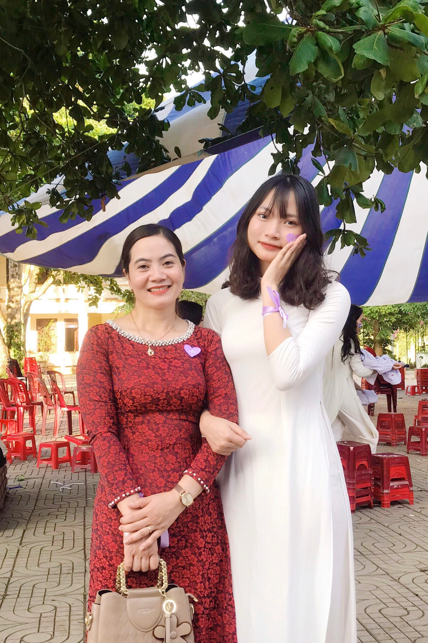 Thu Huyền và cô giáo chủ nhiệm đồng thời là giáo viên bộ môn Tiếng Anh. Thu Huyền và cô giáo chủ nhiệm đồng thời là giáo viên bộ môn Tiếng Anh.