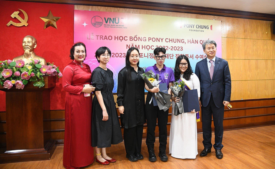 Tuấn Anh là thủ khoa đầu ra ngành Sư phạm Ngữ văn, Trường Đại học Giáo dục.