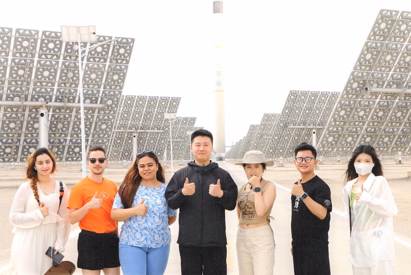 Anh chàng người Việt đã có thêm rất nhiều bạn bè khi có cơ hội du học. Anh chàng người Việt đã có thêm rất nhiều bạn bè khi có cơ hội du học.