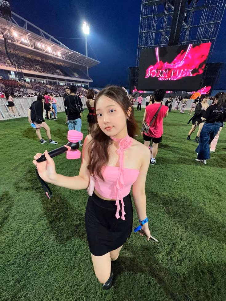 Hương Ly tại buổi biểu diễn Born Pink của các cô nàng đến từ Hàn Quốc. (Ảnh NVCC)