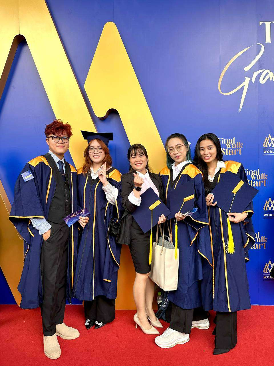 “Thành công của mỗi người cũng sẽ rất khác nhau và do chính chúng ta định nghĩa”. “Thành công của mỗi người cũng sẽ rất khác nhau và do chính chúng ta định nghĩa”.