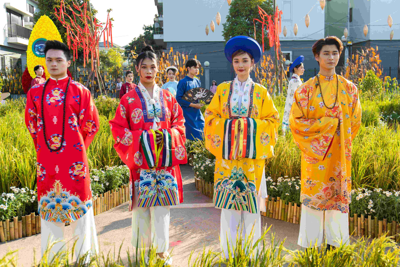 Đan Sắc là sự kiện nằm trong chuỗi hoạt động của Home Hanoi Xuan 2023, mang đậm vẻ đẹp truyền thống được thêu dệt bởi những nhà thiết kế hiện đại.