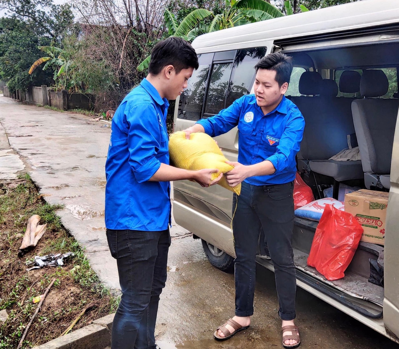 Hoạt động tình nguyện tại Hà Tĩnh. Hoạt động tình nguyện tại Hà Tĩnh.