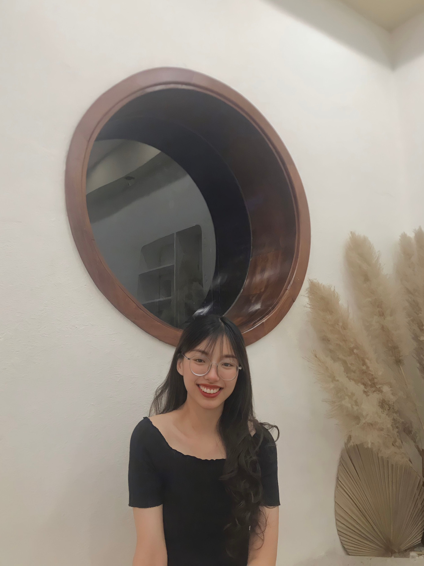 Trần Thu Trang (sinh năm 2003) hiện đang là sinh viên năm 2 chuyên ngành Kinh tế Xây dựng thuộc ngành Kinh tế và Quản lý Xây dựng, Trường Đại học Xây Dựng Hà Nội.