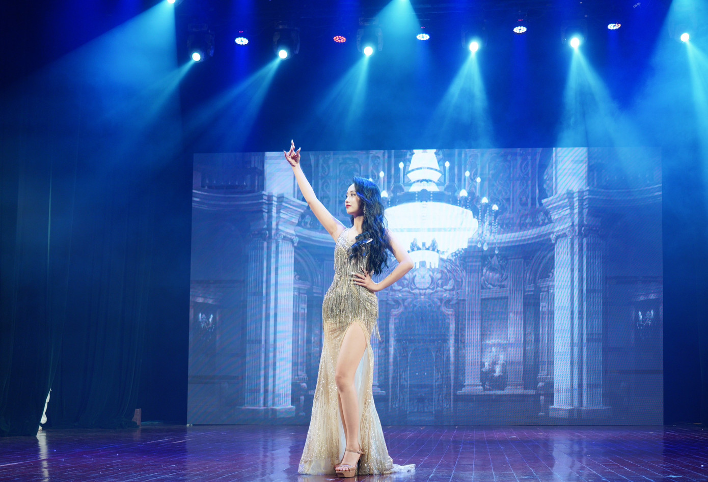 Thiếu nữ Yên Bái cao 1m70 với số đo ba vòng là 83-59-88.