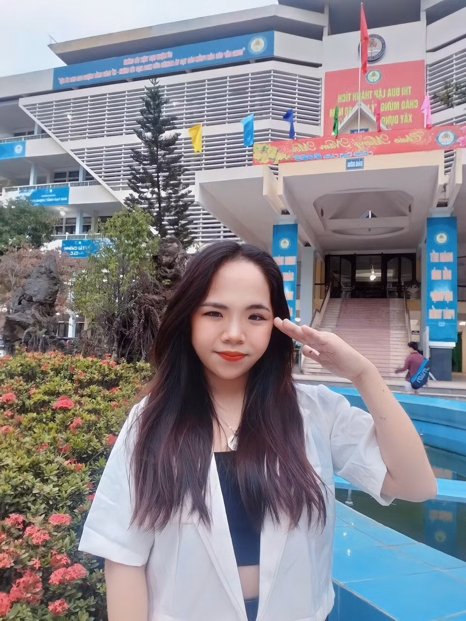 Phùng Thị Hằng, sinh viên năm 3 Học viện Tài chính. Phùng Thị Hằng, sinh viên năm 3 Học viện Tài chính.