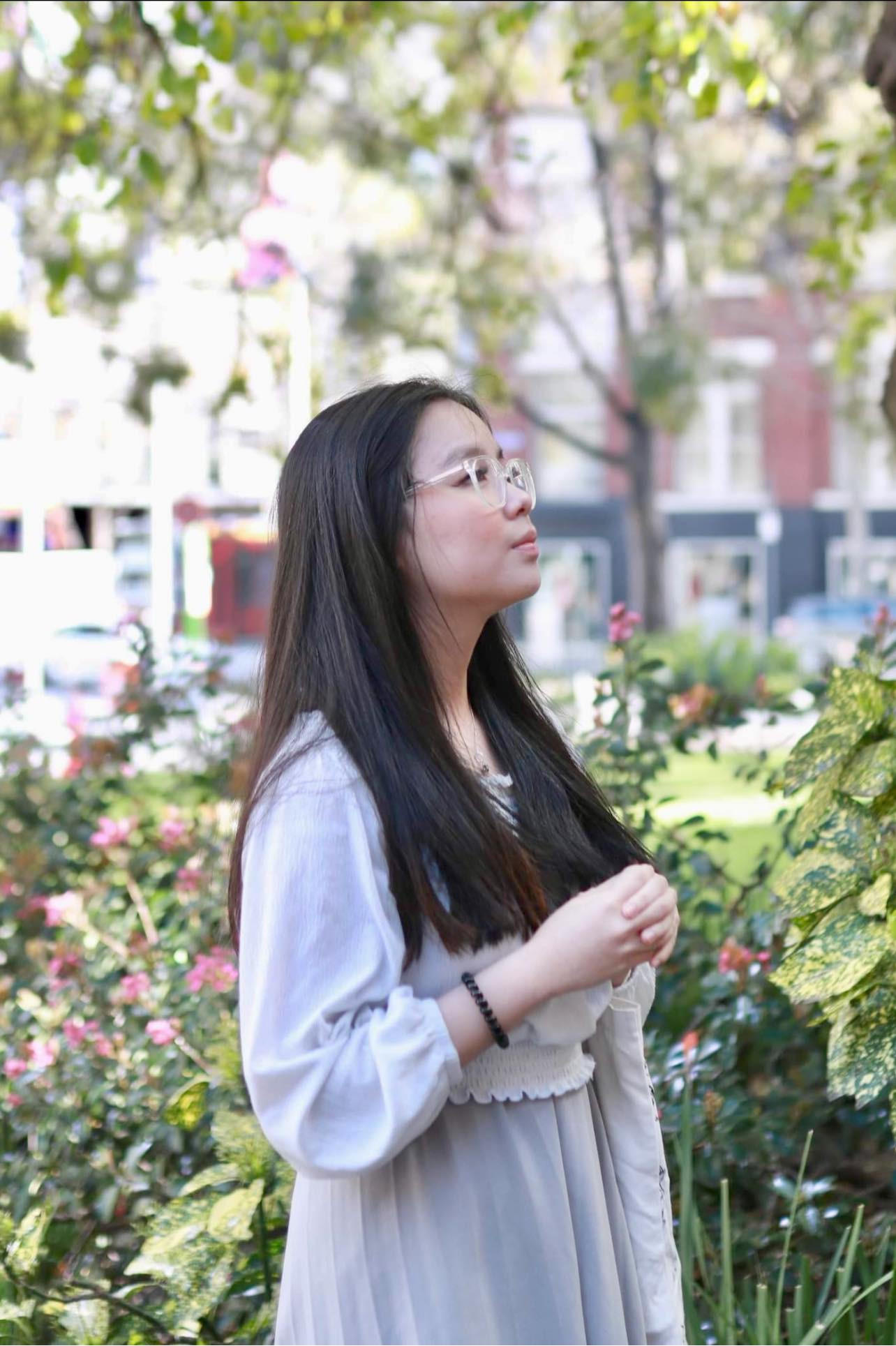 Cô nàng từng phải đối mặt với nhiều vấn đề như: rào cản về ngôn ngữ, sốc văn hóa, nhớ nhà. Cô nàng từng phải đối mặt với nhiều vấn đề như: rào cản về ngôn ngữ, sốc văn hóa, nhớ nhà.