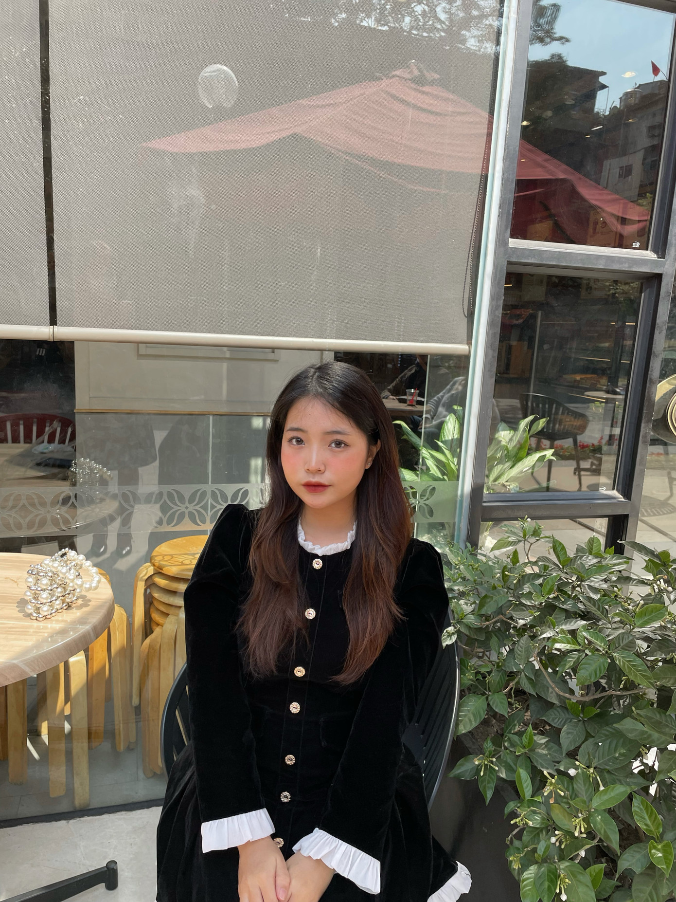 Hiện tại cô đang là thực tập sinh tại báo Dân trí.