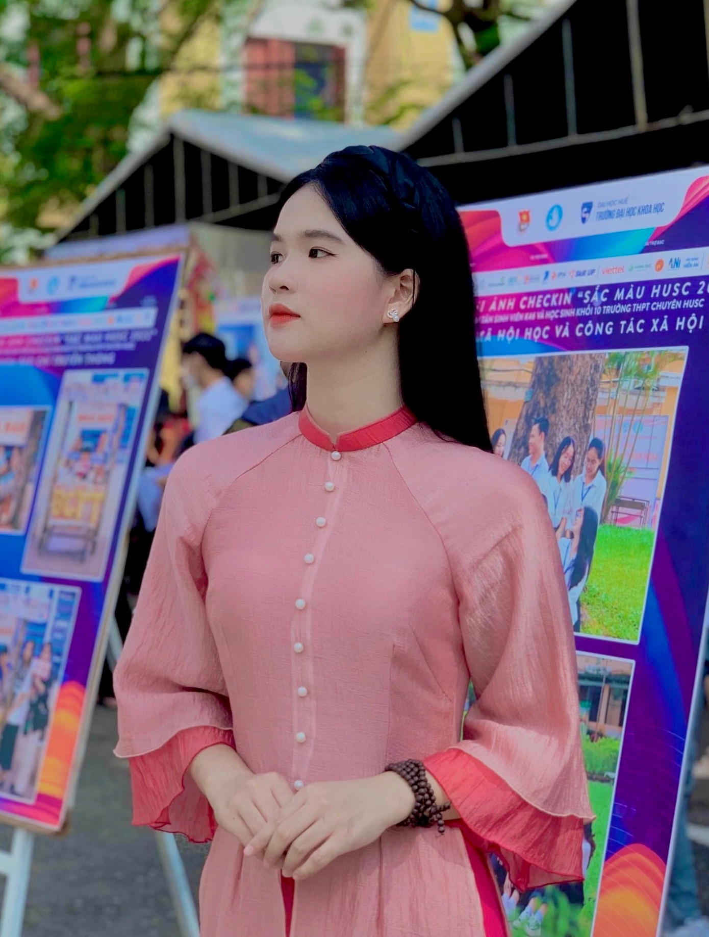 Đam mê đã đưa Chiêu đến với nghề dẫn chương trình.