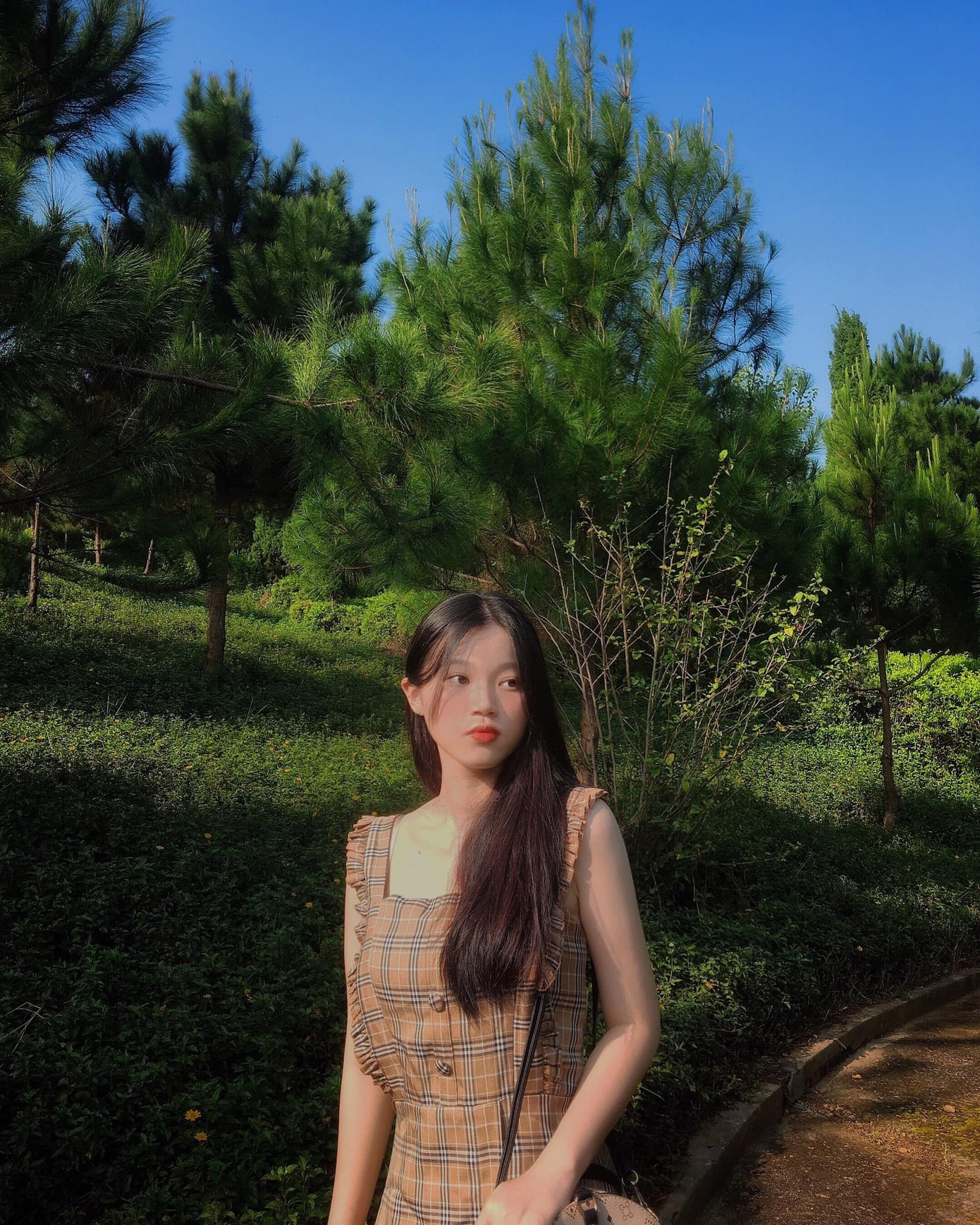 Vương Thị Mây đã thể hiện sự cầu tiến, năng lực tư duy khi liên tục lăn xả thực tế để khai thác thêm nhiều đề tài nóng hổi cho các số báo. Vương Thị Mây đã thể hiện sự cầu tiến, năng lực tư duy khi liên tục lăn xả thực tế để khai thác thêm nhiều đề tài nóng hổi cho các số báo.