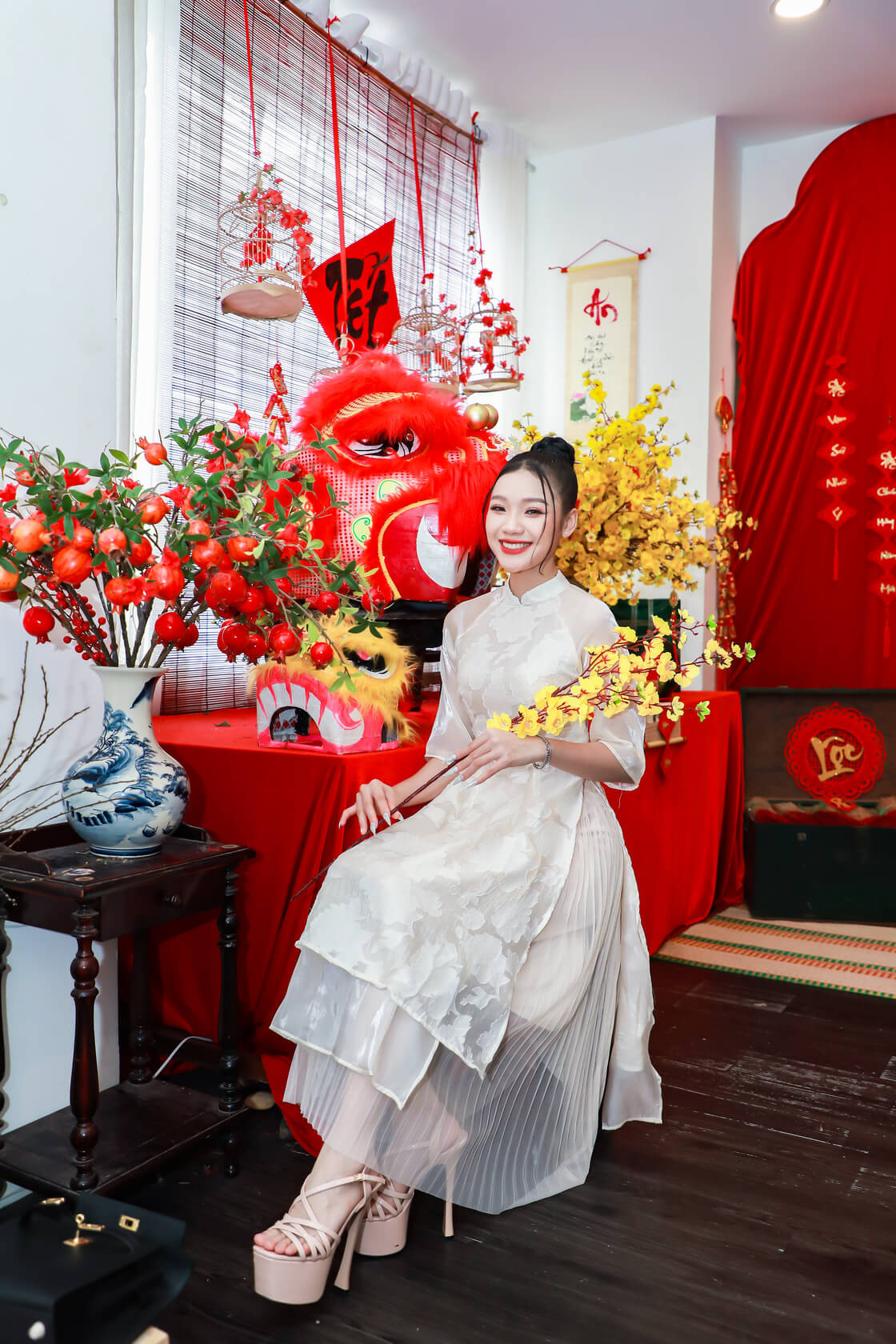 Á khôi 1 Nguyễn Thị Hoài Phương. Á khôi 1 Nguyễn Thị Hoài Phương.