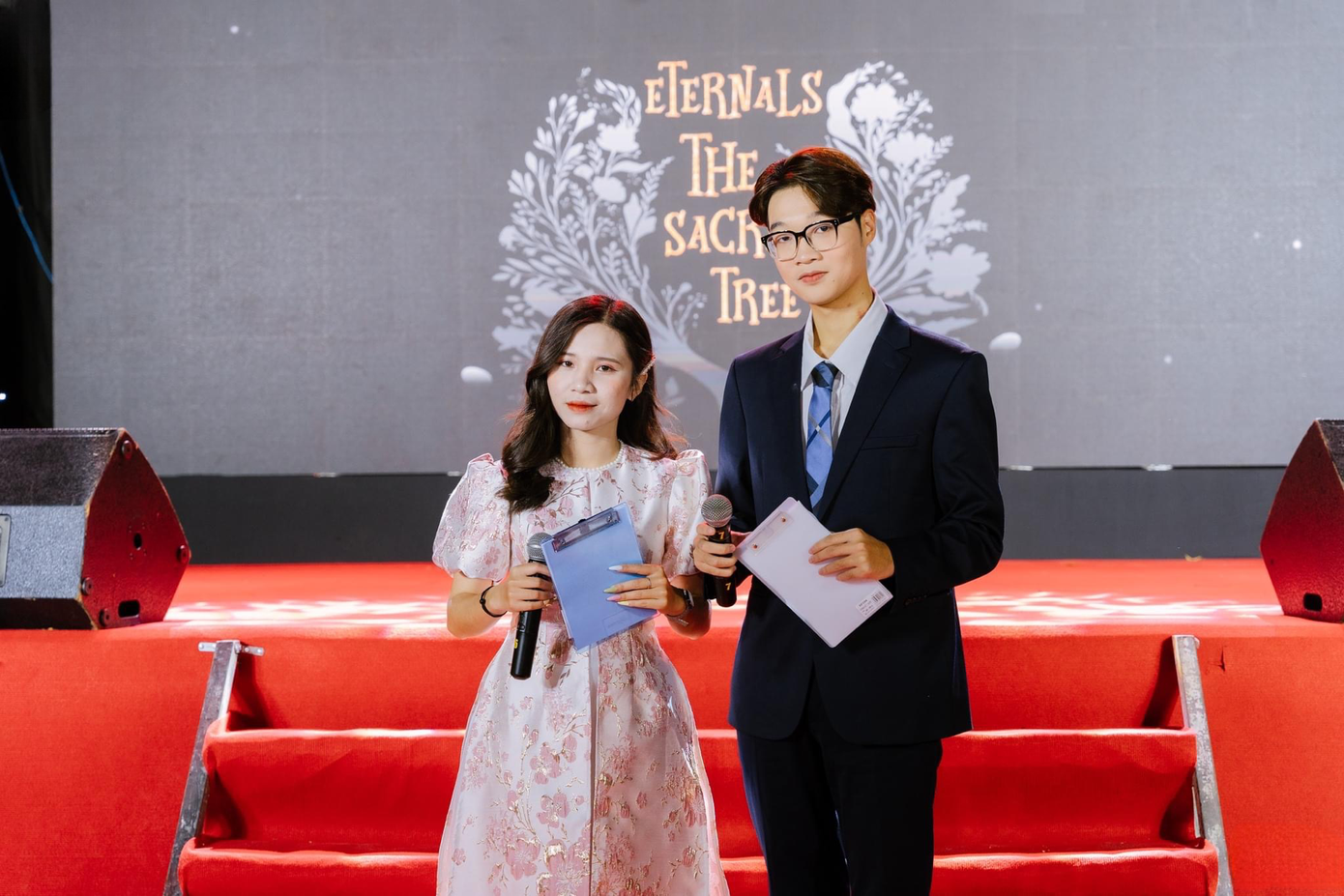 La Thành dẫn nhiều sự kiện lớn, nhỏ khác nhau. La Thành dẫn nhiều sự kiện lớn, nhỏ khác nhau.