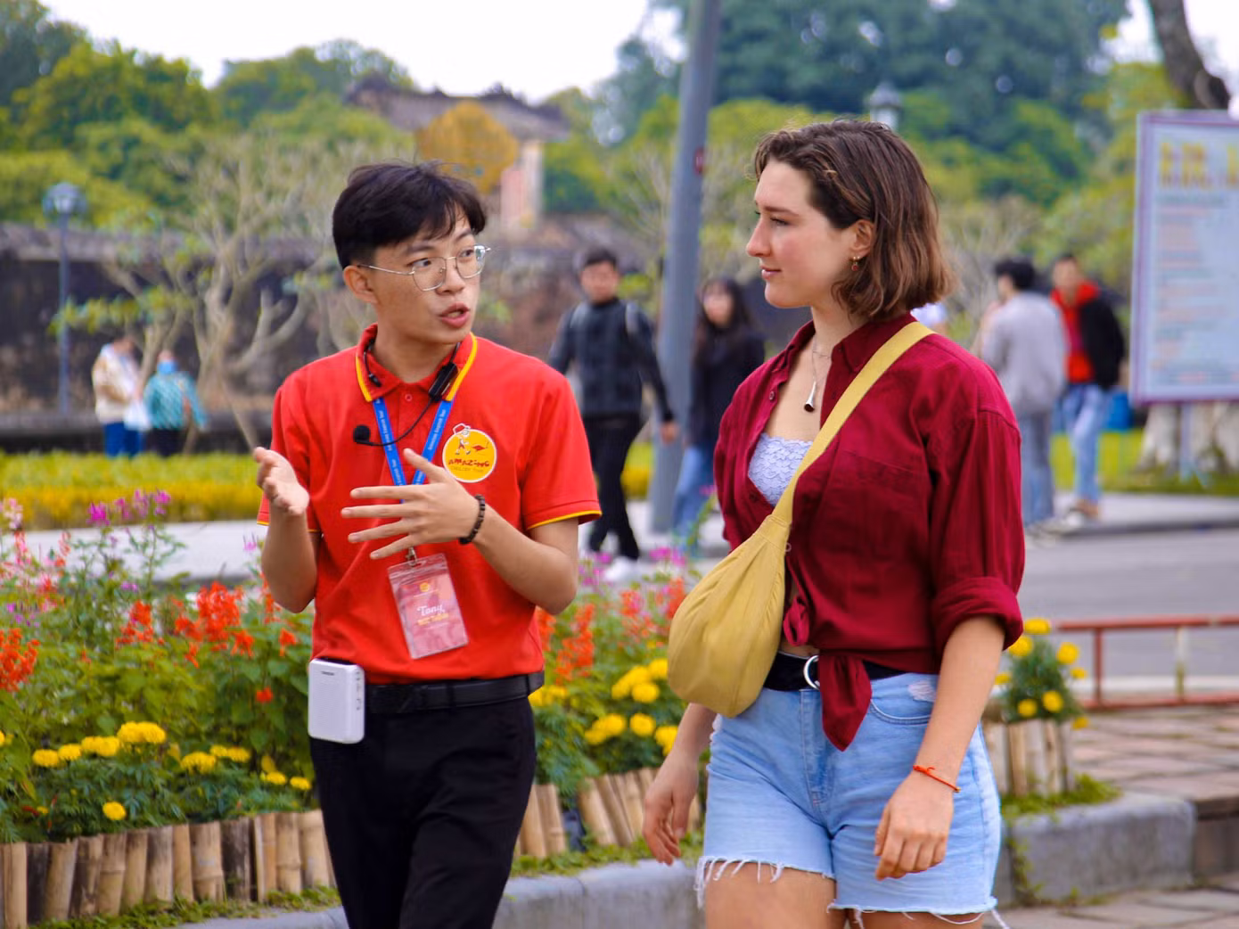Đức Thịnh đã bắt đầu làm hướng dẫn viên ở Amazing English Tour từ những năm cấp ba.