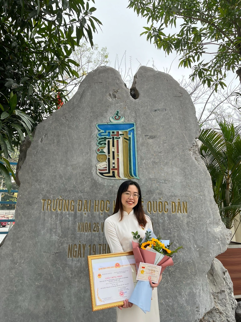 Ngay từ những năm đầu Đại học, Ngọc Minh đã được biết đến là một sinh viên tiêu biểu của trường. Ngay từ những năm đầu Đại học, Ngọc Minh đã được biết đến là một sinh viên tiêu biểu của trường.