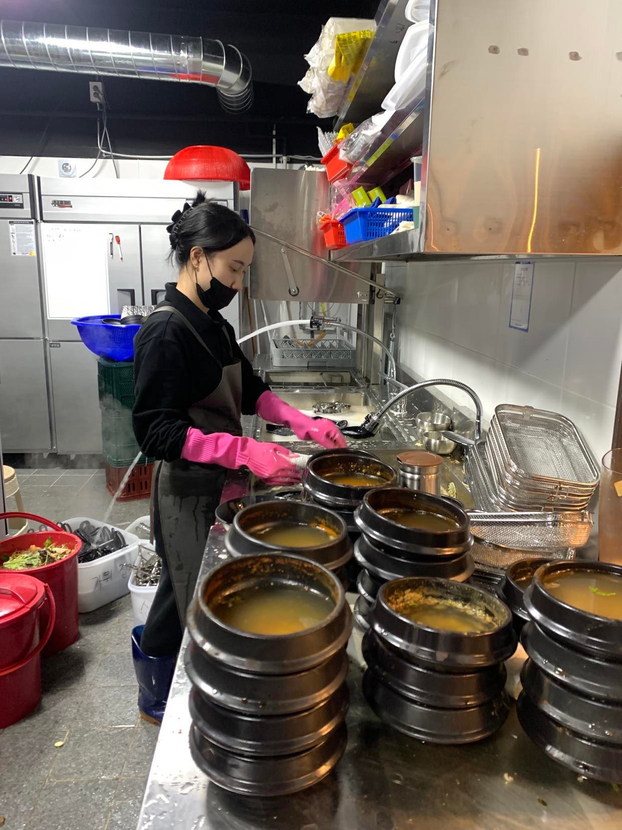 Cô bận rộn làm thêm vào ngày mùng 1 Tết năm ngoái.