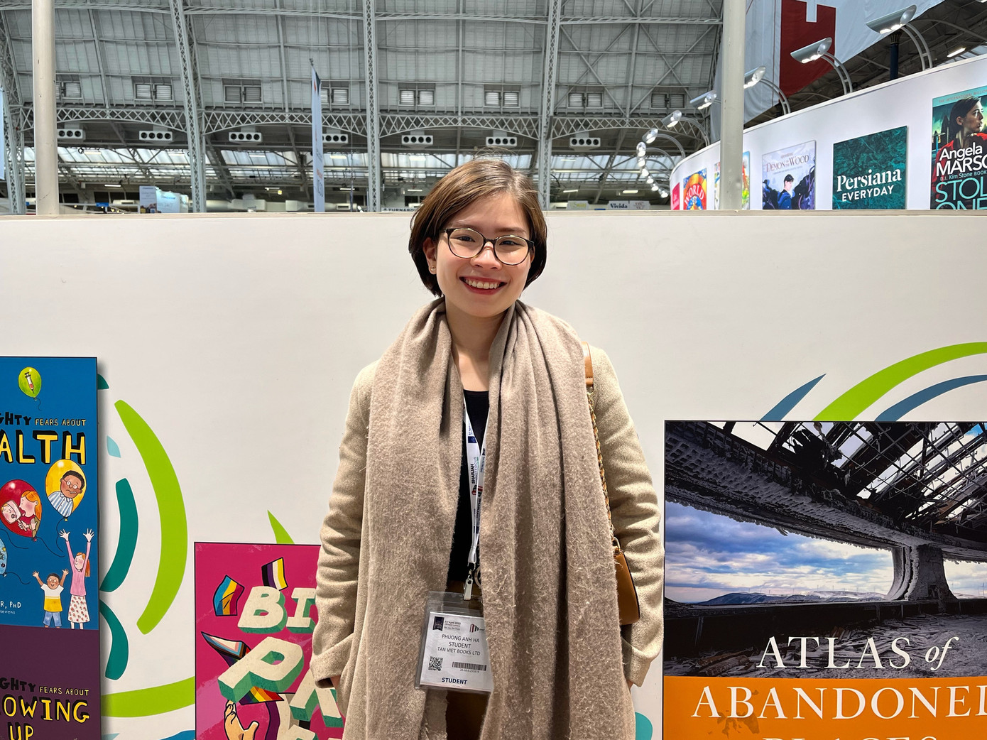 Phương Anh tham dự hội sách tại London. Phương Anh tham dự hội sách tại London.