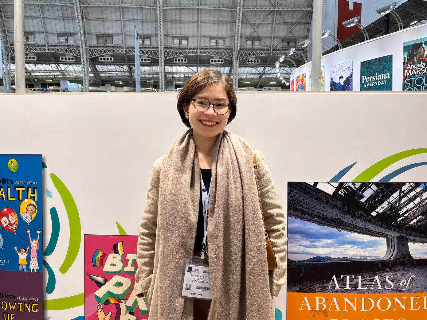 Phương Anh tham dự hội sách tại London.