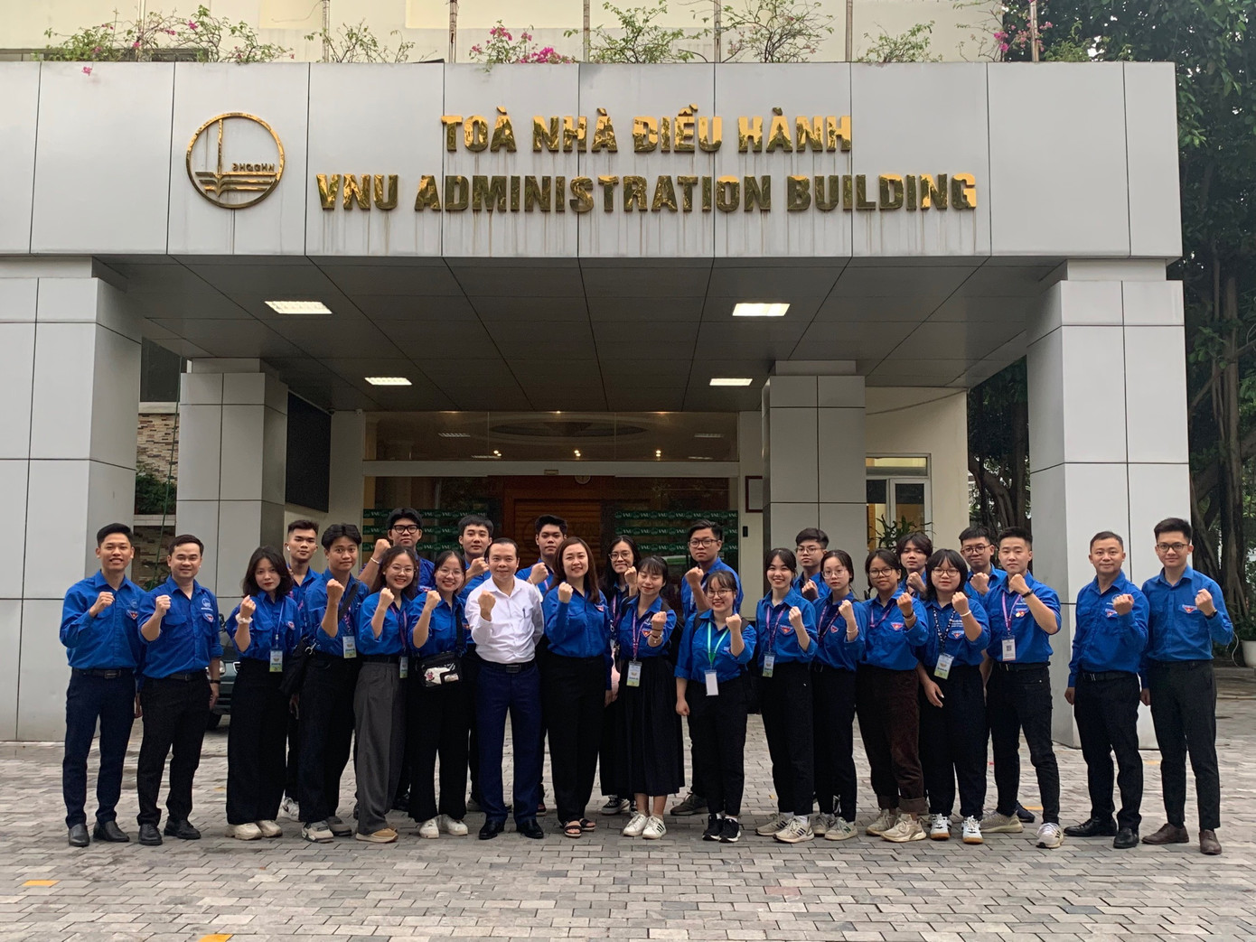 “Mùa hè xanh” là nơi để những nhà giáo tương lai thể hiện những hành động tích cực, phát huy tinh thần xung kích của tuổi trẻ. “Mùa hè xanh” là nơi để những nhà giáo tương lai thể hiện những hành động tích cực, phát huy tinh thần xung kích của tuổi trẻ.