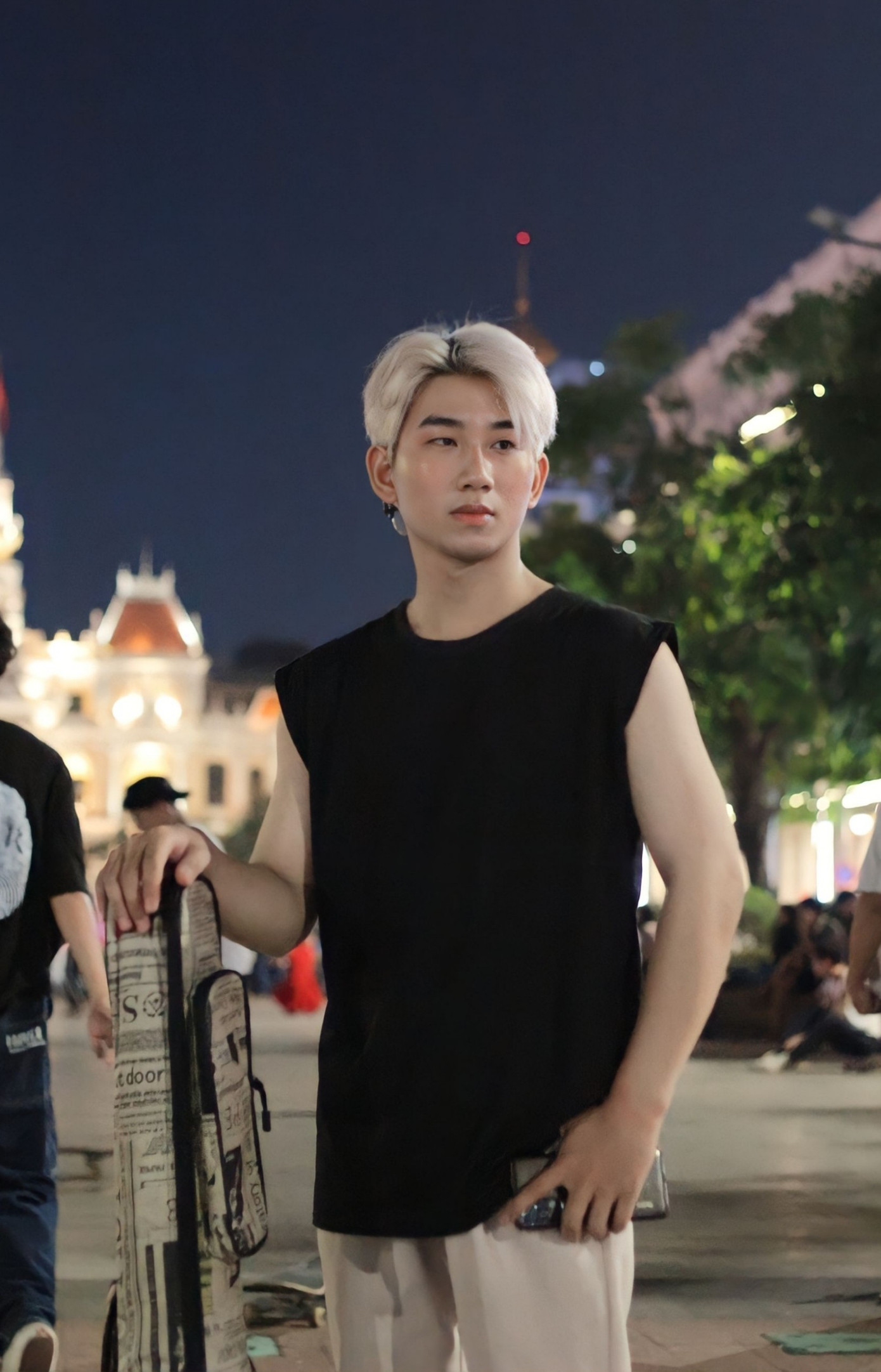 Anh được tỉnh Đoàn trao tặng giấy khen “Có thành tích xuất sắc trong công tác Đoàn và phong trào thanh thiếu niên”, được trao tặng giấy khen "Có nhiều đóng góp cho Đoàn và nghệ thuật”. Anh được tỉnh Đoàn trao tặng giấy khen “Có thành tích xuất sắc trong công tác Đoàn và phong trào thanh thiếu niên”, được trao tặng giấy khen "Có nhiều đóng góp cho Đoàn và nghệ thuật”.