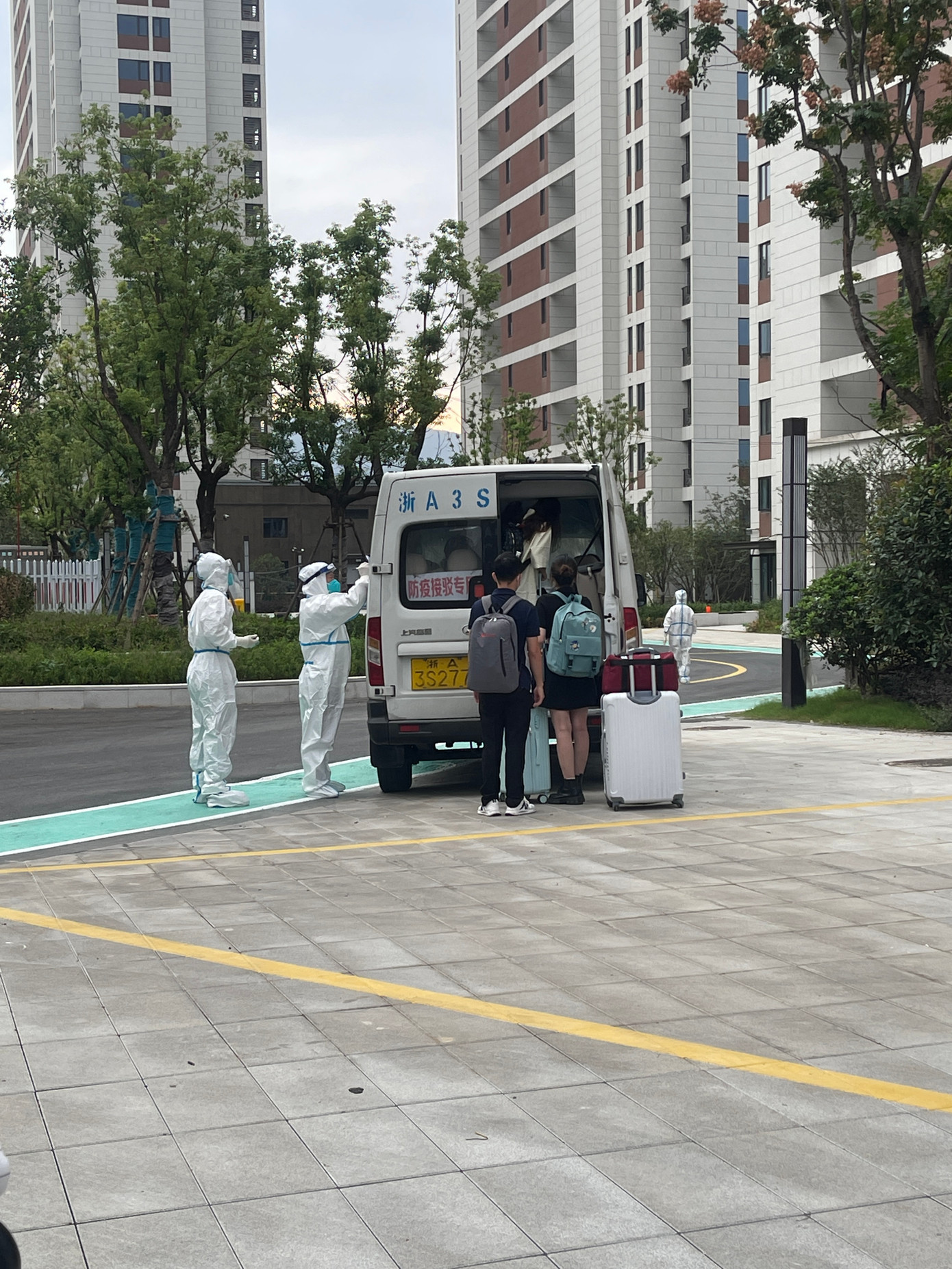 Ngọc Hạnh cách ly tại Hàng Châu. Ngọc Hạnh cách ly tại Hàng Châu.