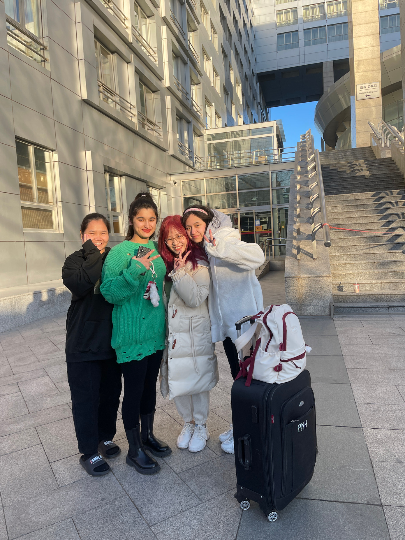 Ngọc Hạnh (thứ hai từ phải qua) cùng các bạn sinh viên quốc tế. Ngọc Hạnh (thứ hai từ phải qua) cùng các bạn sinh viên quốc tế.