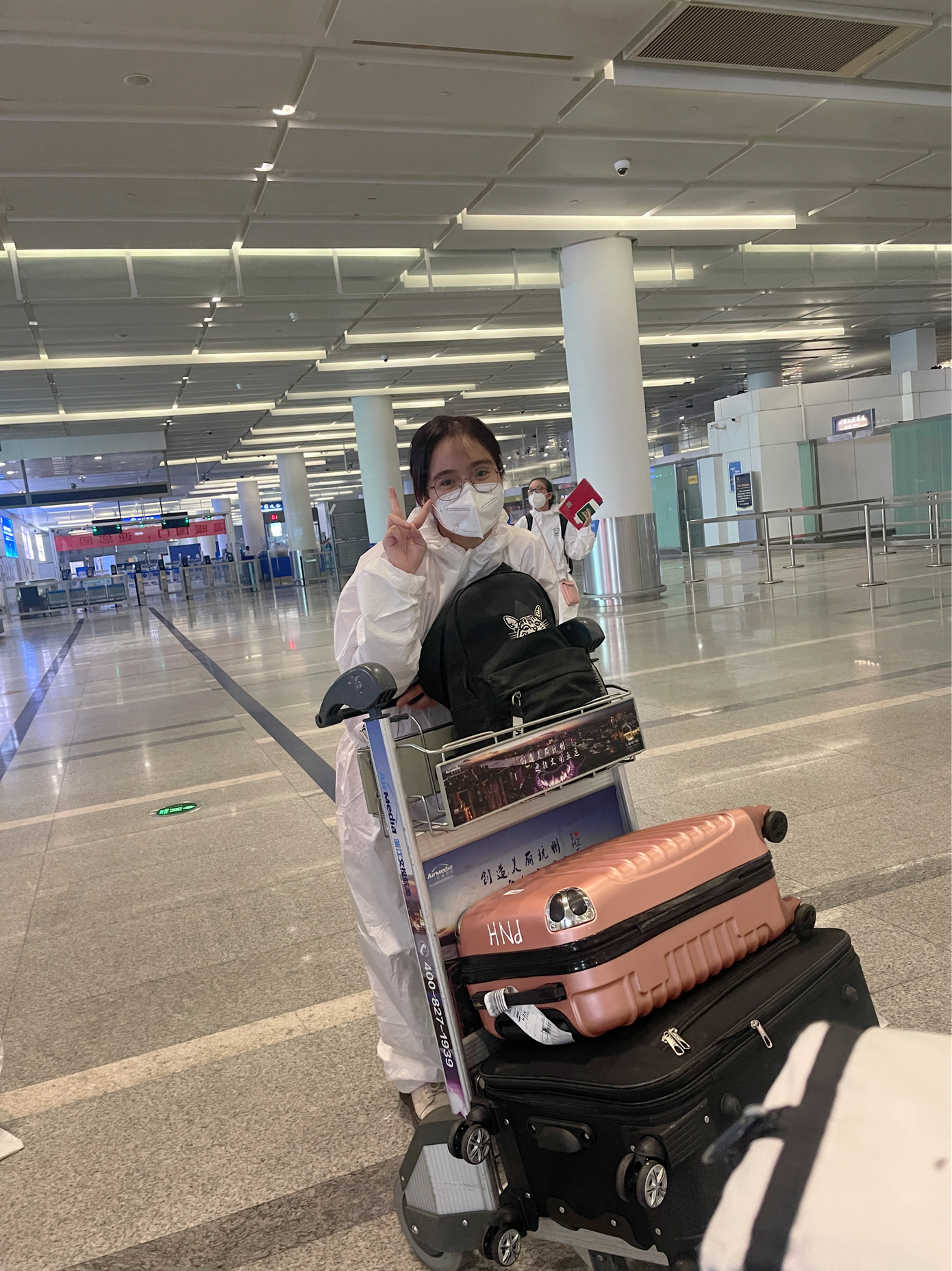 Ngọc Hạnh hạ cánh đến khu vực cách ly, thành phố Hàng Châu. Ngọc Hạnh hạ cánh đến khu vực cách ly, thành phố Hàng Châu.