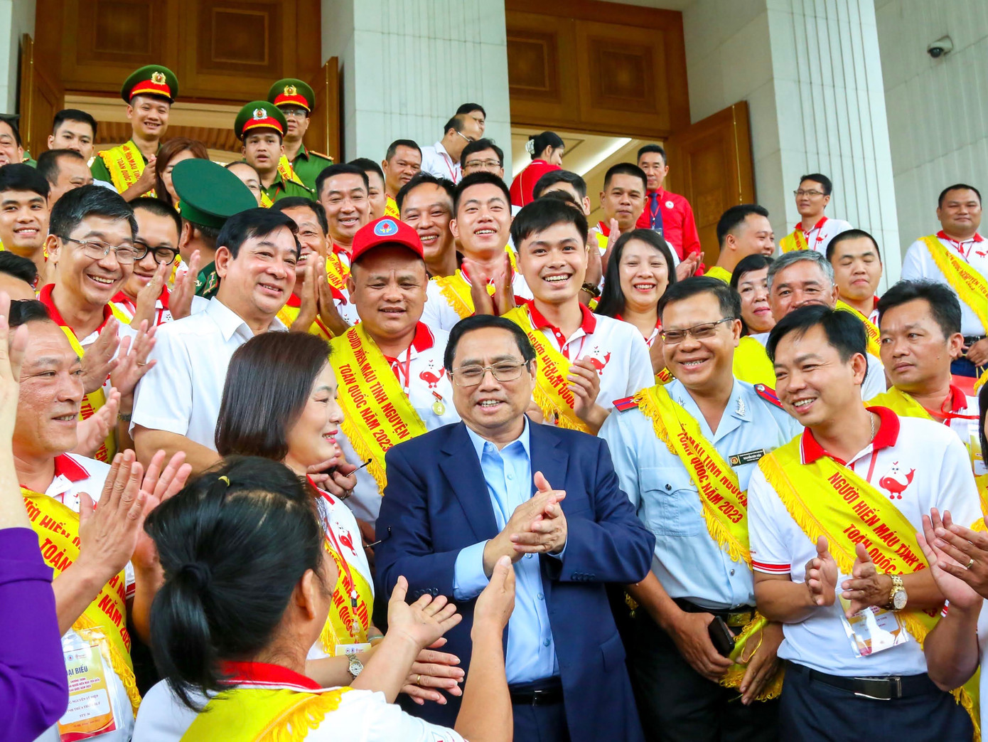 Phúc Đức vinh dự được chụp ảnh cùng Thủ tướng Chính phủ Phạm Minh Chính.