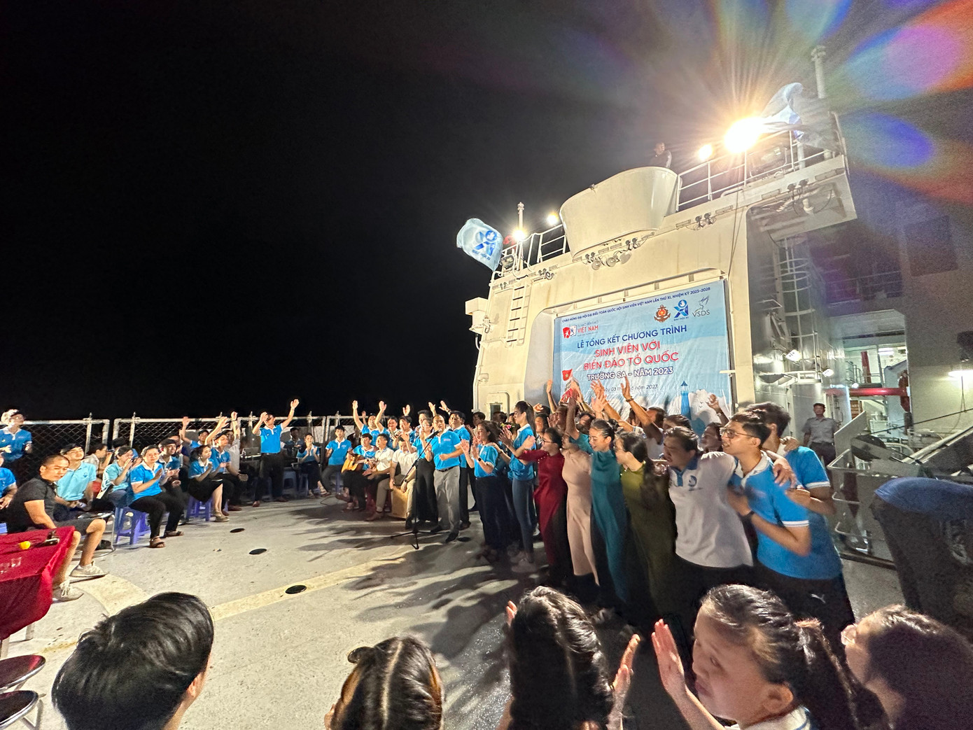 Chương trình liên hoan văn nghệ. Chương trình liên hoan văn nghệ.