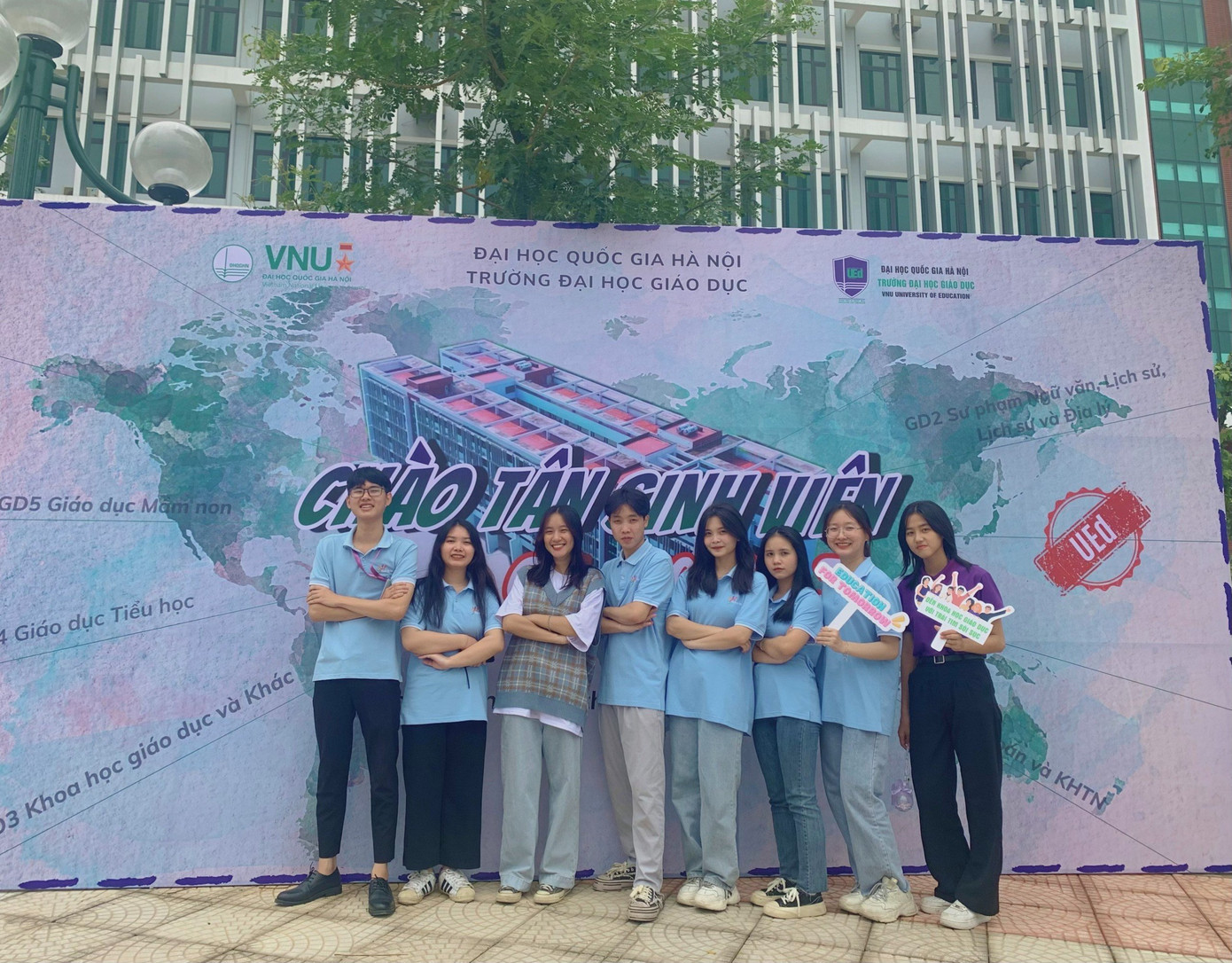 Tham gia các chương trình hoạt động do trường tổ chức.