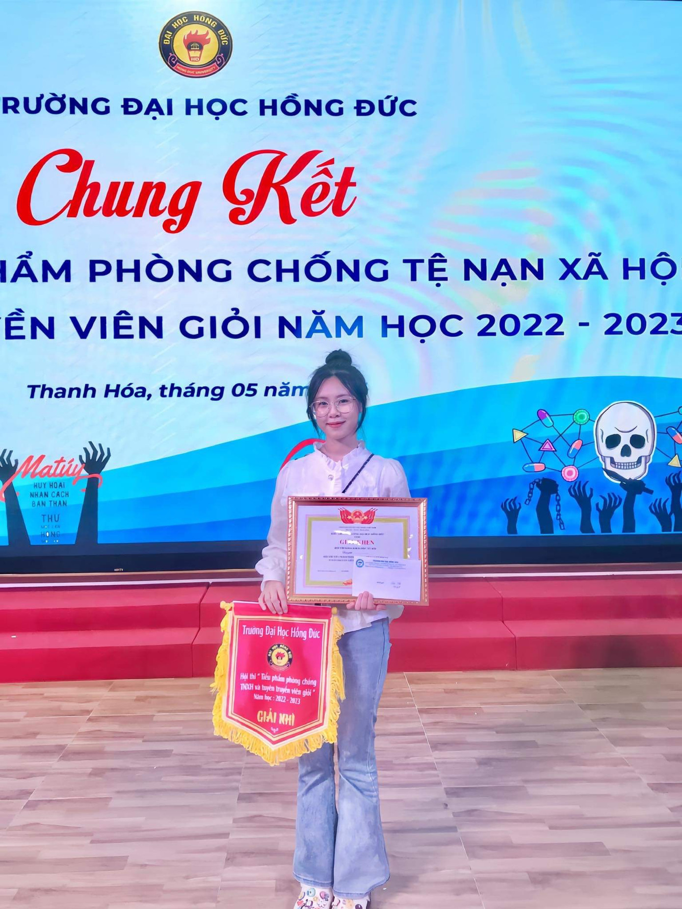 Tích cực tham gia các cuộc thi, hoạt động, cô nàng gặt hái được nhiều thành tích cao. Tích cực tham gia các cuộc thi, hoạt động, cô nàng gặt hái được nhiều thành tích cao.