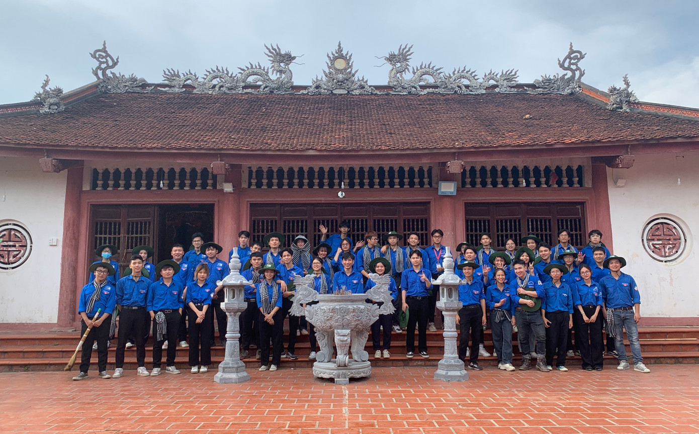 Quang Huy tham gia chương trình Mùa hè Xanh 2023 tại tỉnh Hưng Yên. Quang Huy tham gia chương trình Mùa hè Xanh 2023 tại tỉnh Hưng Yên.