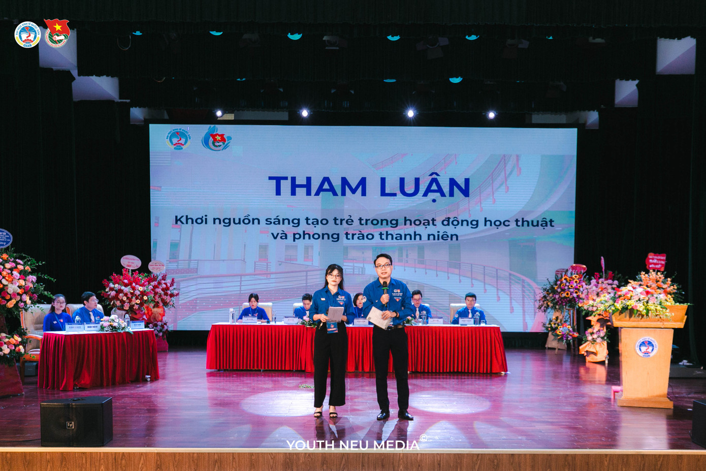 Thanh Huyền trình bày tham luận tại Đại hội Đoàn Trường Đại học Kinh tế Quốc dân. Thanh Huyền trình bày tham luận tại Đại hội Đoàn Trường Đại học Kinh tế Quốc dân.
