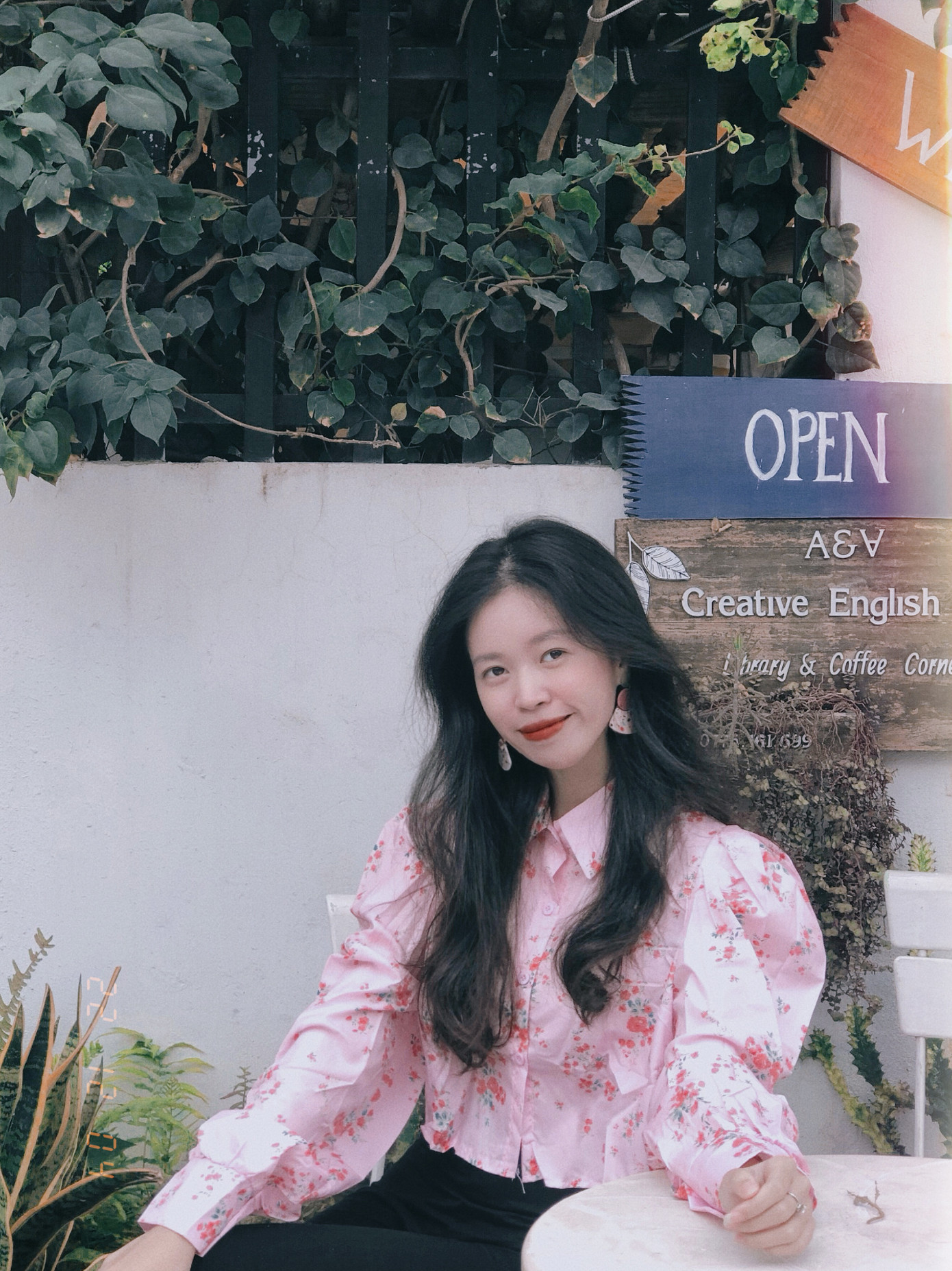 Giang Uyên (18 tuổi) đến từ thành phố Bắc Giang là sinh viên năm nhất ngành Tiếng Trung thương mại, khoa Ngôn ngữ Trung Quốc, trường Đại học Ngoại thương.