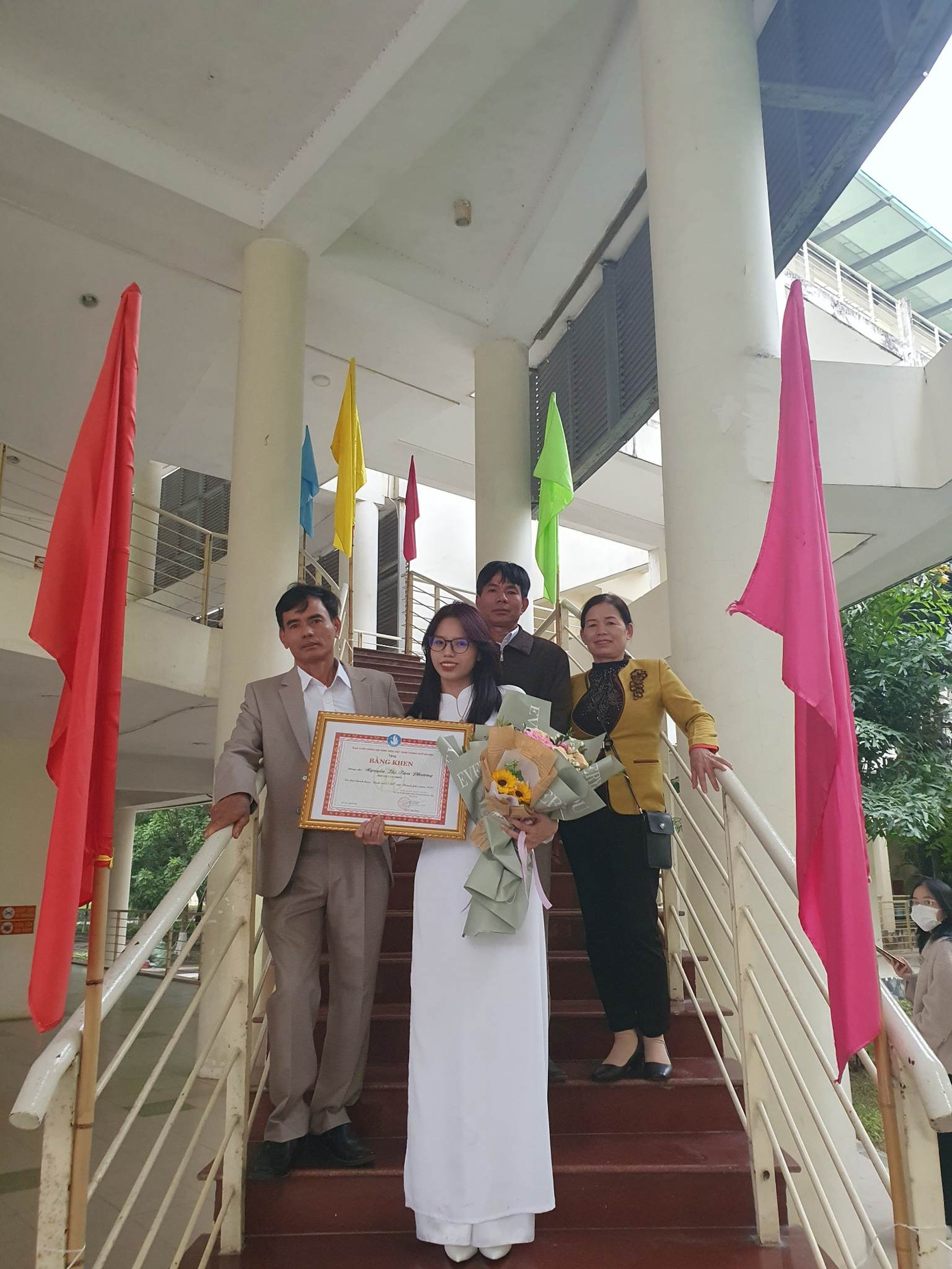 Tâm Phương cùng gia đình. Tâm Phương cùng gia đình.