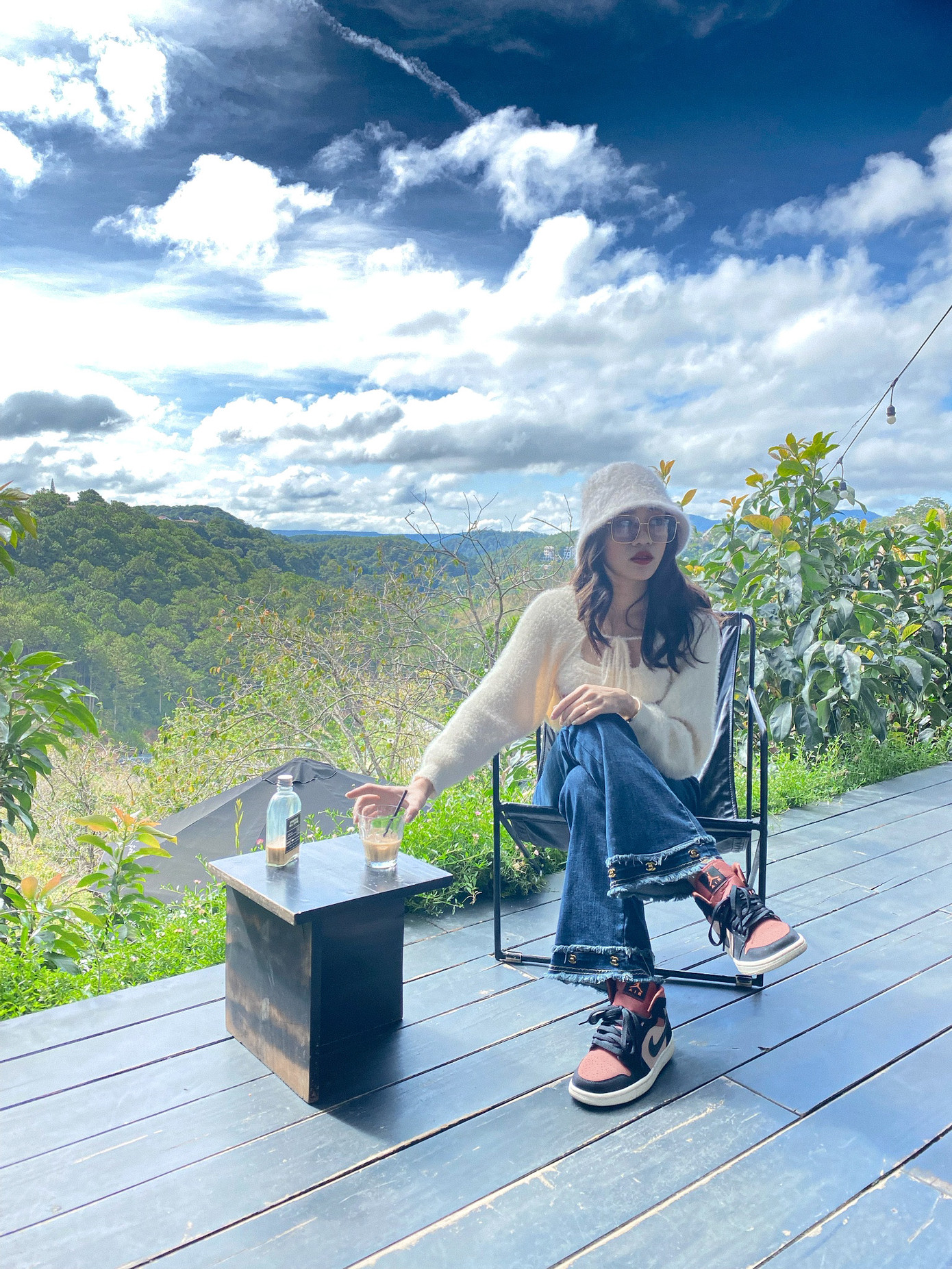 Dù thời gian bận rộn nhưng Đỗ Nhung vẫn dành thời gian để có thể đi du lịch. Dù thời gian bận rộn nhưng Đỗ Nhung vẫn dành thời gian để có thể đi du lịch.