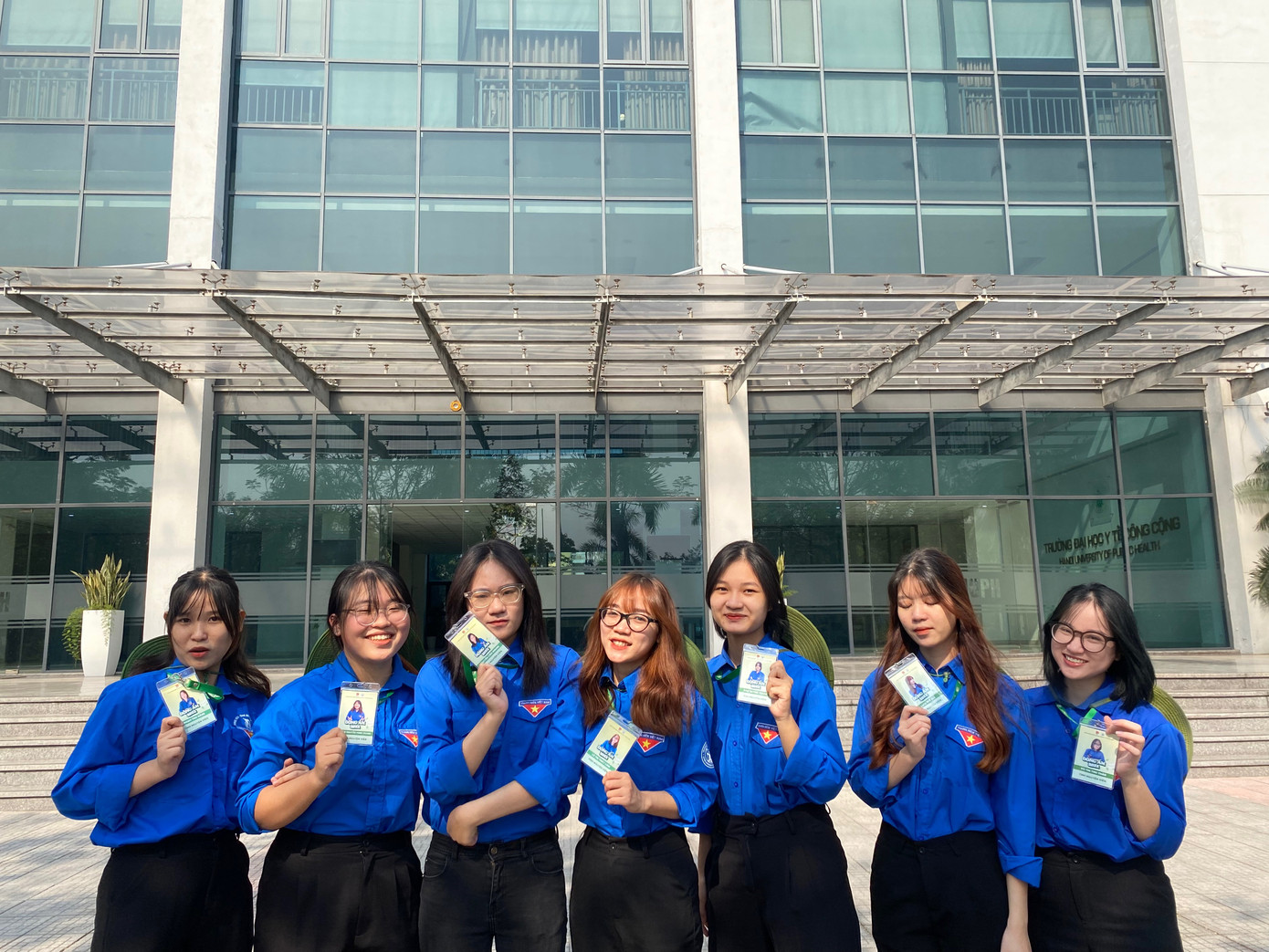 Minh Trang (thứ hai từ trái sang) tham gia Chương trình tình nguyện Đông ấm năm 2022. Minh Trang (thứ hai từ trái sang) tham gia Chương trình tình nguyện Đông ấm năm 2022.