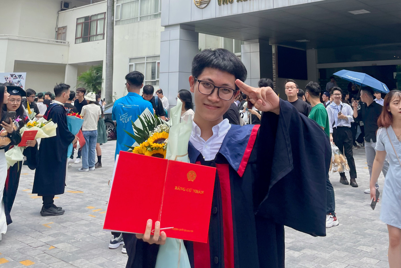 Nguyễn Quang Huy - Thủ khoa tốt nghiệp ngành Công nghệ thông tin, Trường Đại học Công nghệ - Đại học Quốc gia Hà Nội năm 2023. Nguyễn Quang Huy - Thủ khoa tốt nghiệp ngành Công nghệ thông tin, Trường Đại học Công nghệ - Đại học Quốc gia Hà Nội năm 2023.