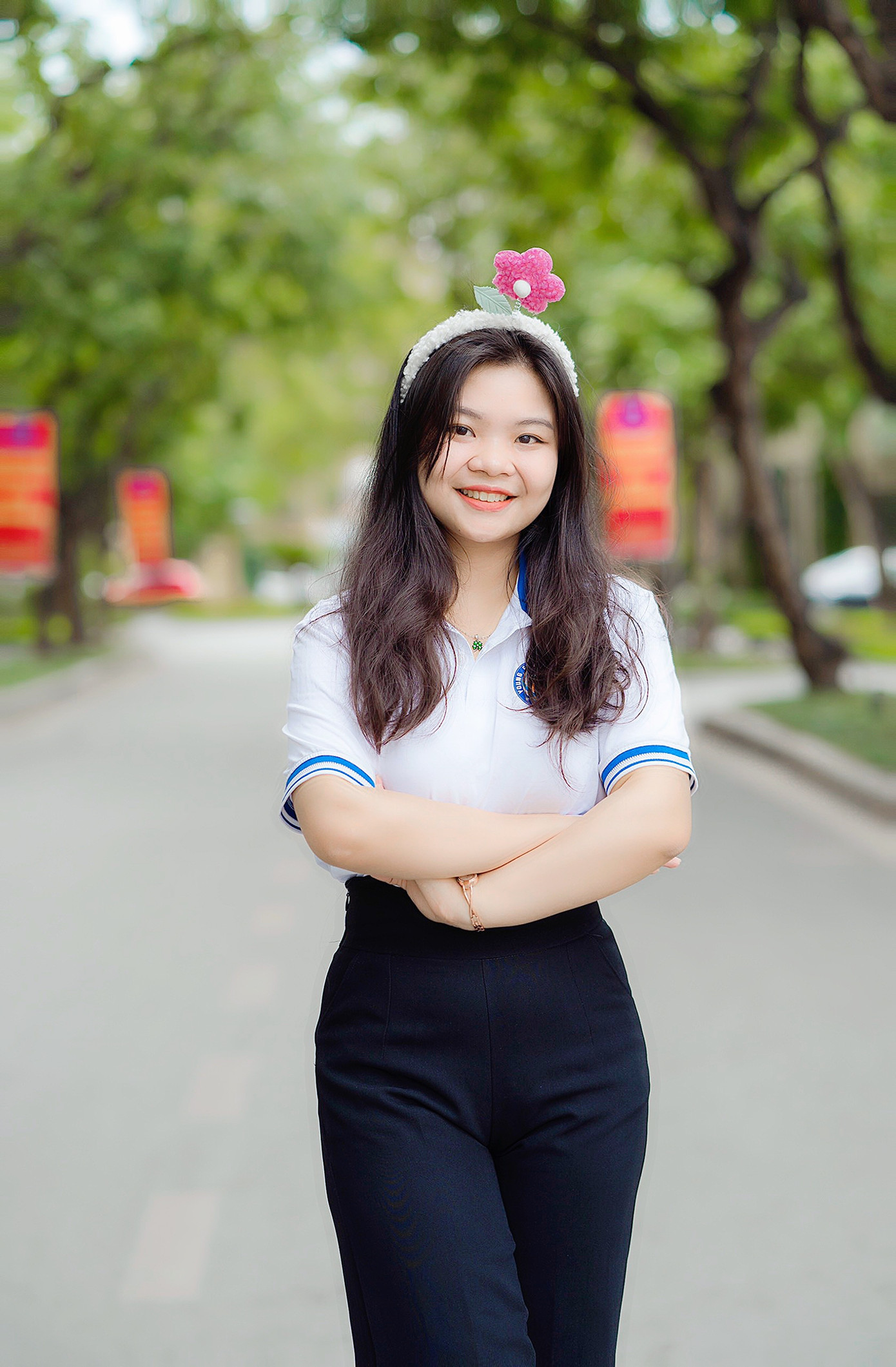 Thái Thị Khánh Huyền, sinh viên năm ba, hiện đang học song bằng chuyên ngành Quản lý kinh tế - Khoa Kinh tế và chuyên ngành Luật Kinh tế - Khoa Luật trường Đại học Thương mại.