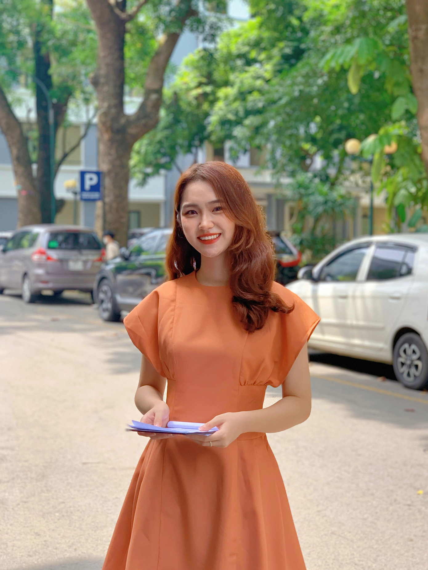 Hiện tại, cô nàng cũng đang đảm nhiệm vị trí Chủ nhiệm Câu lạc bộ MC Học viện Ngân hàng (MCC). Hiện tại, cô nàng cũng đang đảm nhiệm vị trí Chủ nhiệm Câu lạc bộ MC Học viện Ngân hàng (MCC).