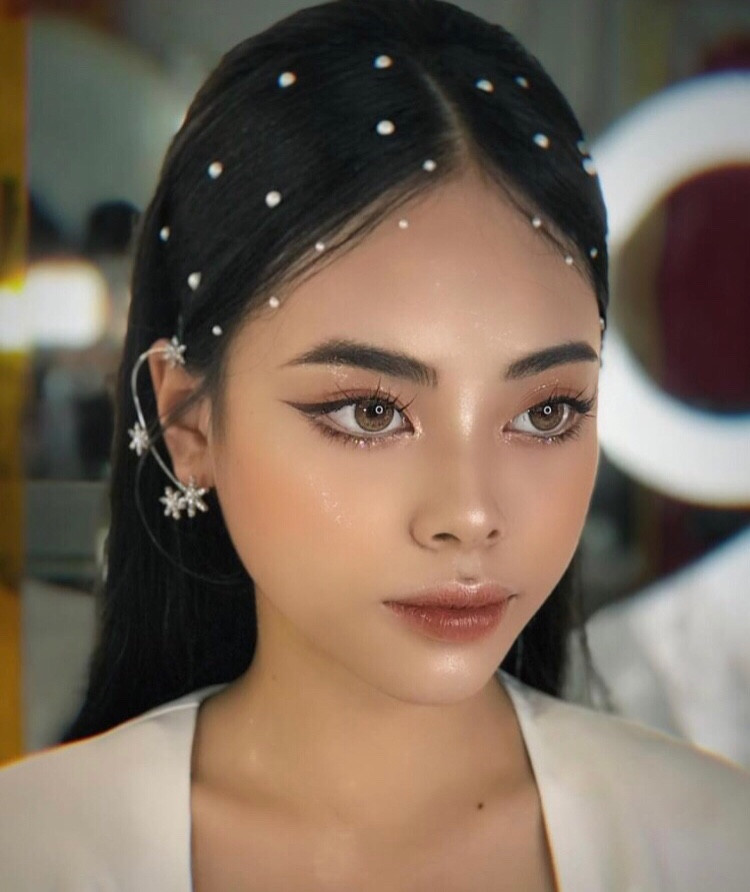 Phạm Thị Ngọc Hà được biết tới là một Freelance Model.