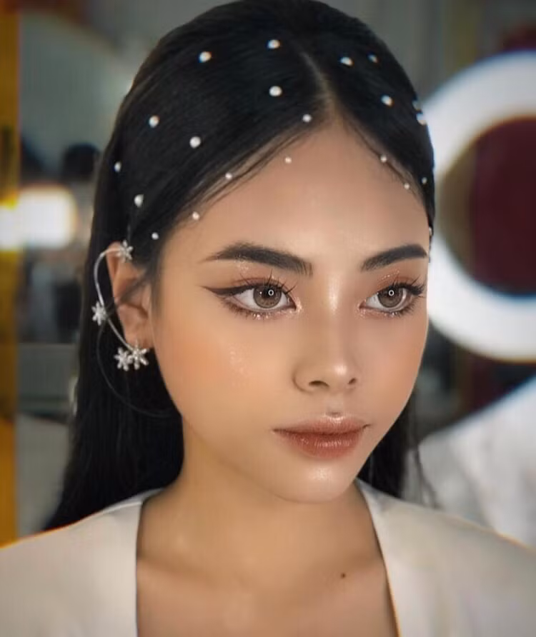 Phạm Thị Ngọc Hà được biết tới là một Freelance Model.