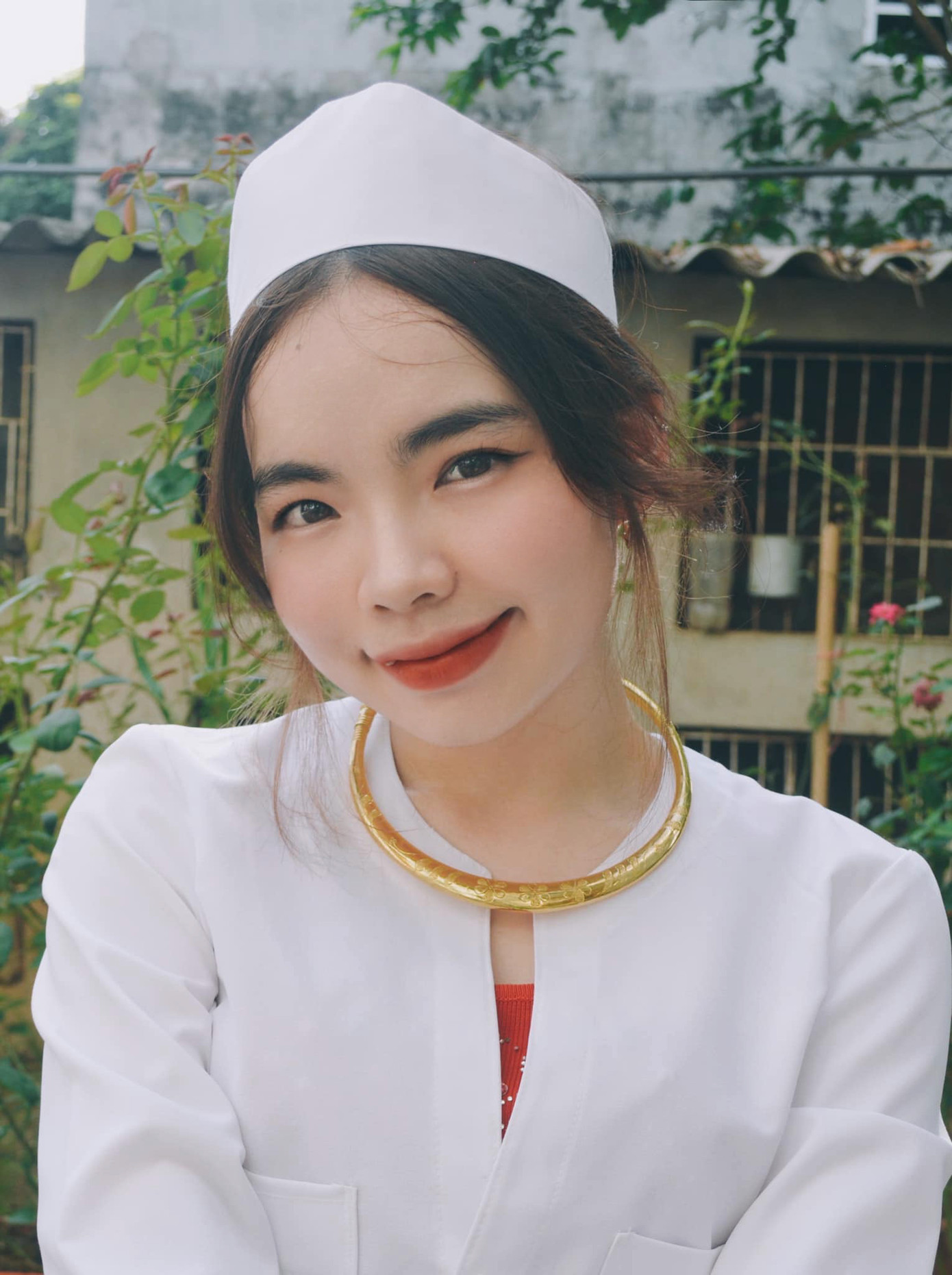 Mỹ Oanh luôn biết ơn và tự hào khi là một cô gái người dân tộc Mường Hoà Bình. Mỹ Oanh luôn biết ơn và tự hào khi là một cô gái người dân tộc Mường Hoà Bình.