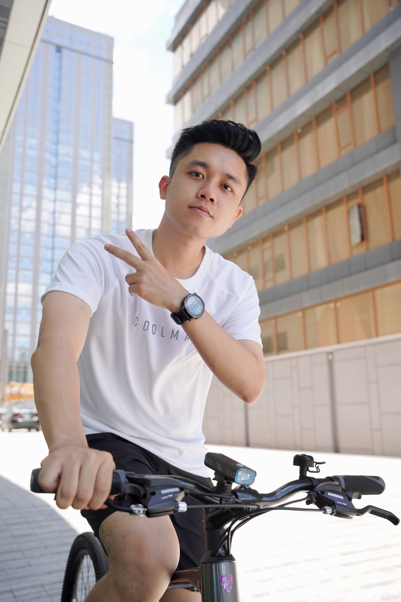 Chàng trai 9X được đánh giá là một nhà sáng tạo nội dung đa nền tảng có sự linh hoạt trong ngôn từ với những màn “đảo vần chơi chữ” triệu view và được nhiều bạn trẻ yêu mến, ngưỡng mộ. Chàng trai 9X được đánh giá là một nhà sáng tạo nội dung đa nền tảng có sự linh hoạt trong ngôn từ với những màn “đảo vần chơi chữ” triệu view và được nhiều bạn trẻ yêu mến, ngưỡng mộ.