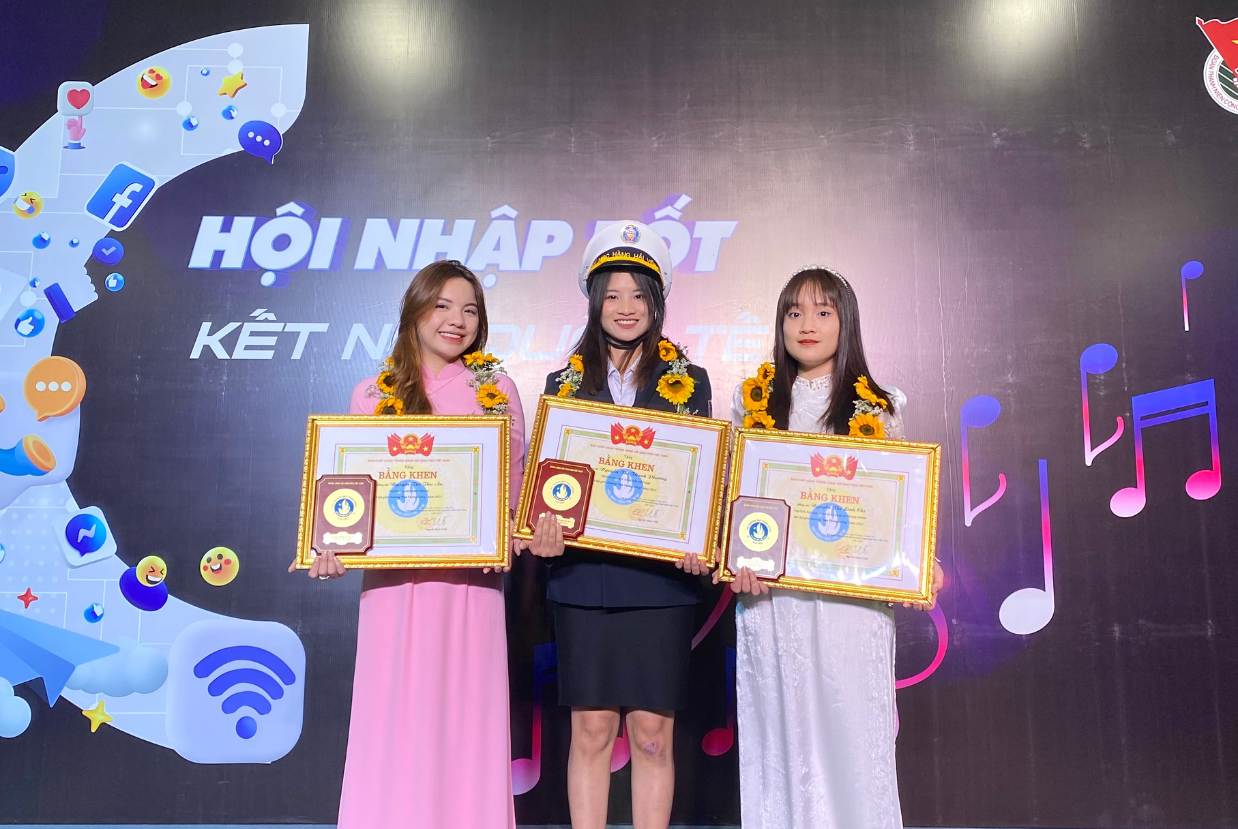 Thu An, Thanh Phương và Linh Chi (từ trái qua) tại Lễ Tuyên dương và trao Giải thưởng “Sao tháng Giêng” cấp Trung ương năm 2022 vừa được tổ chức vào ngày 7/1/2023.