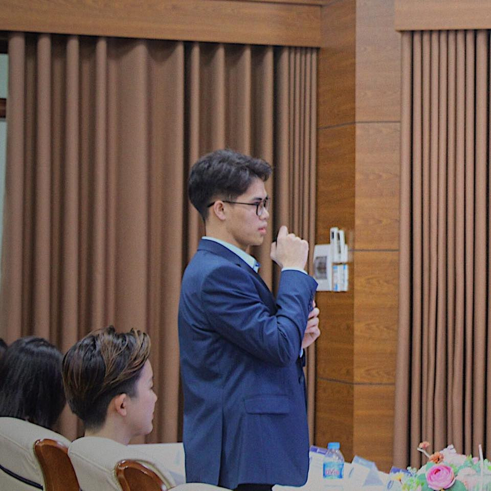 Hiệp phát biểu trong một Hội thảo tổ chức bởi CLB Kinh tế toàn cầu GEC - FTU.