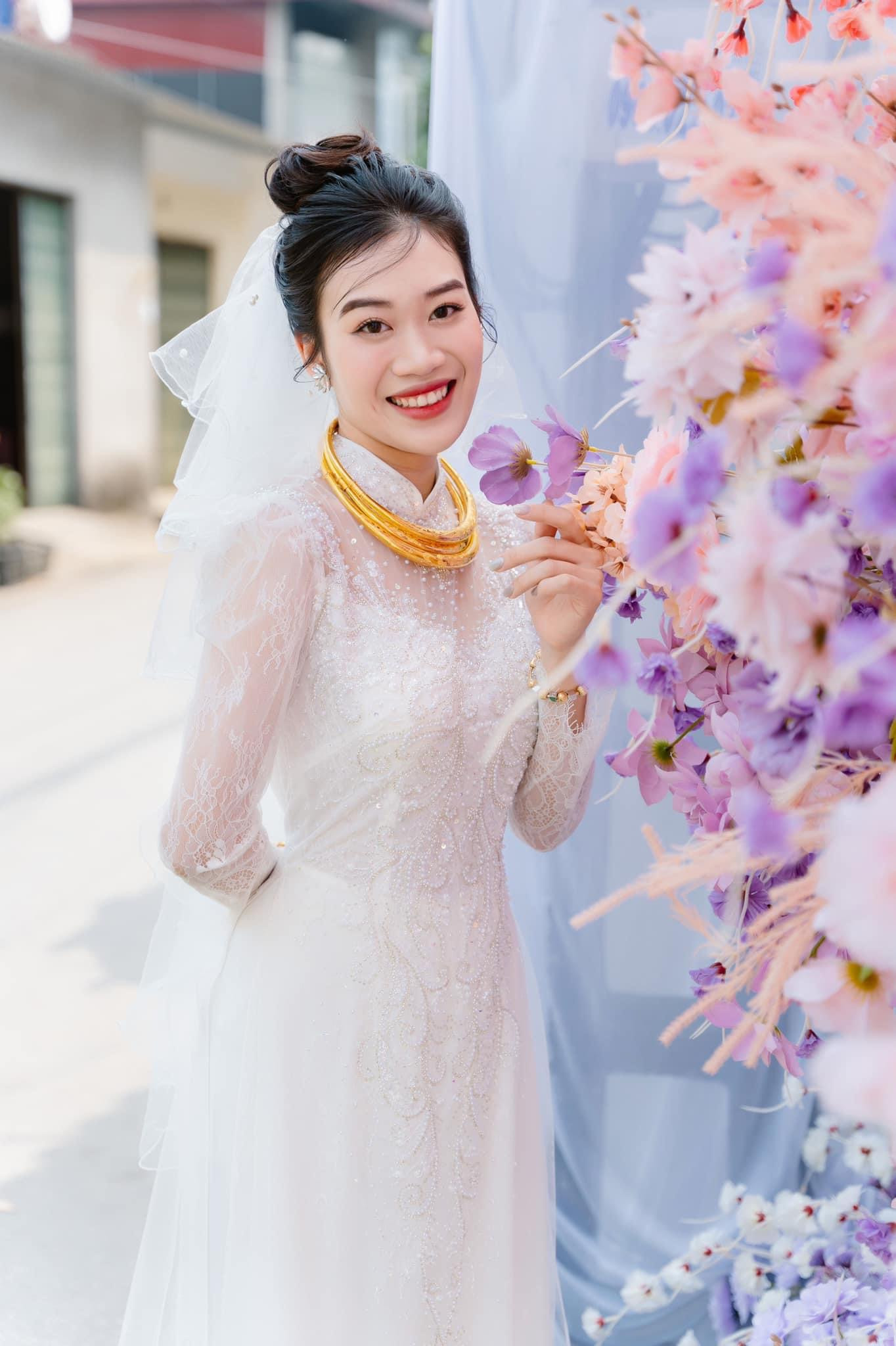 Cô nàng trở thành cô dâu ở tuổi 21. Cô nàng trở thành cô dâu ở tuổi 21.