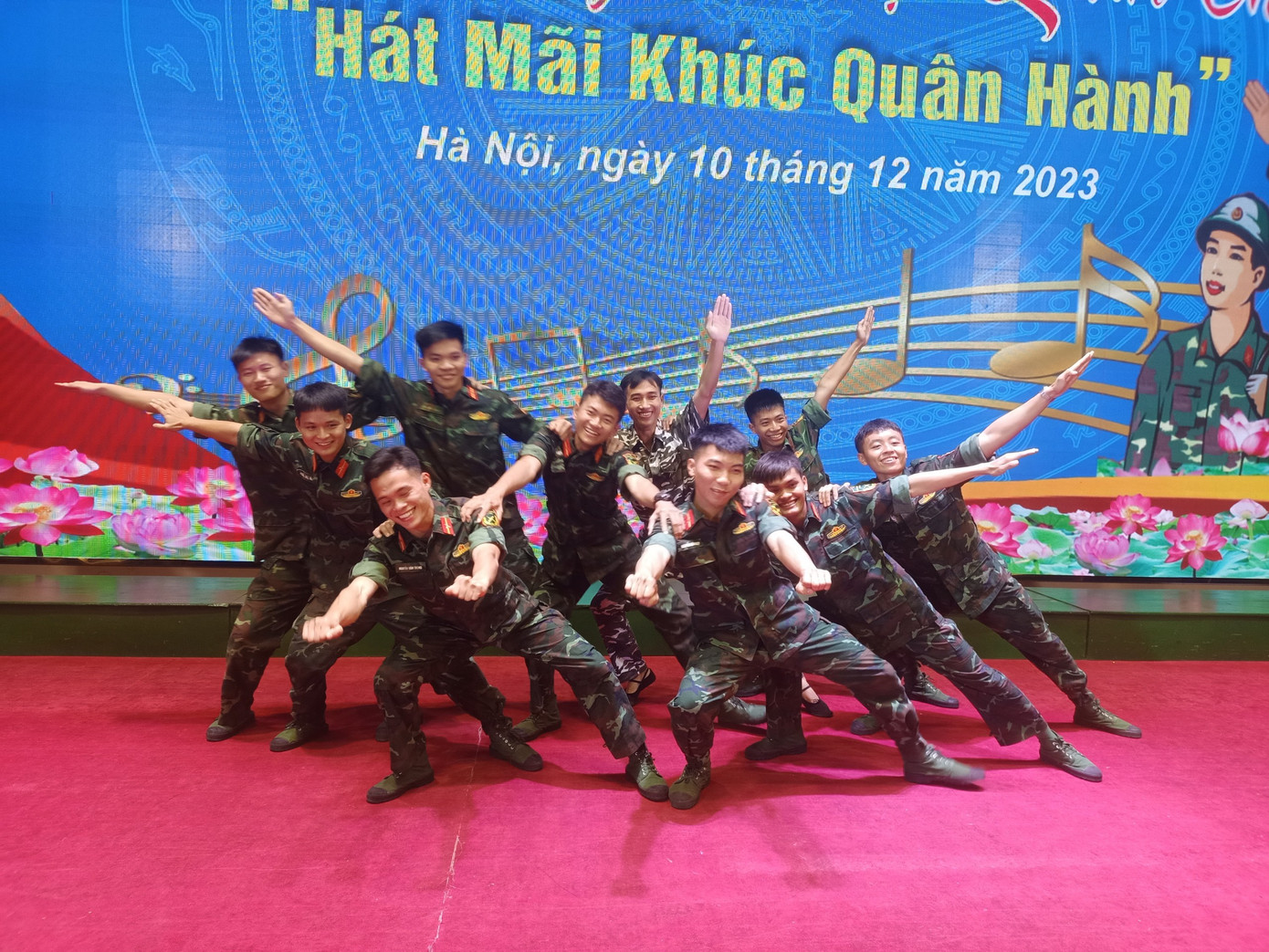 Học Trí cùng đồng đội Đạt Giải Nhì hội thi văn nghệ chào mừng ngày thành lập Quân đội Nhân dân Việt Nam. Học Trí cùng đồng đội Đạt Giải Nhì hội thi văn nghệ chào mừng ngày thành lập Quân đội Nhân dân Việt Nam.