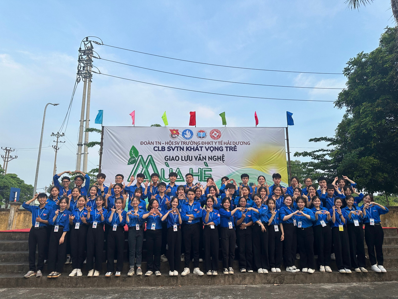 Huyền Trang tham gia chương trình Mùa hè xanh cùng Câu lạc bộ.