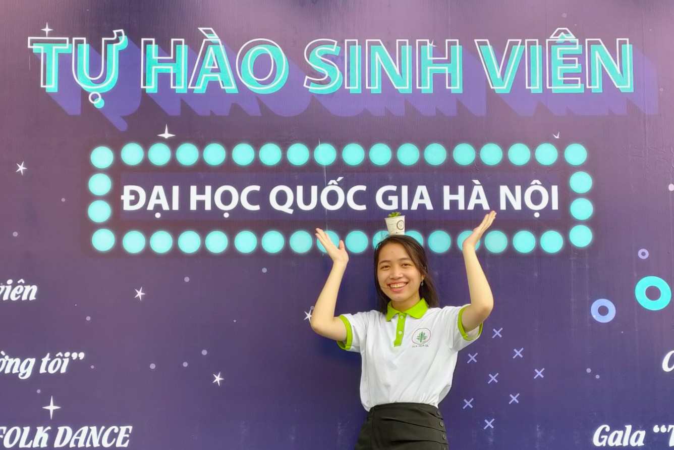 Phương Thanh trong một hoạt động ngoại khóa sinh viên.