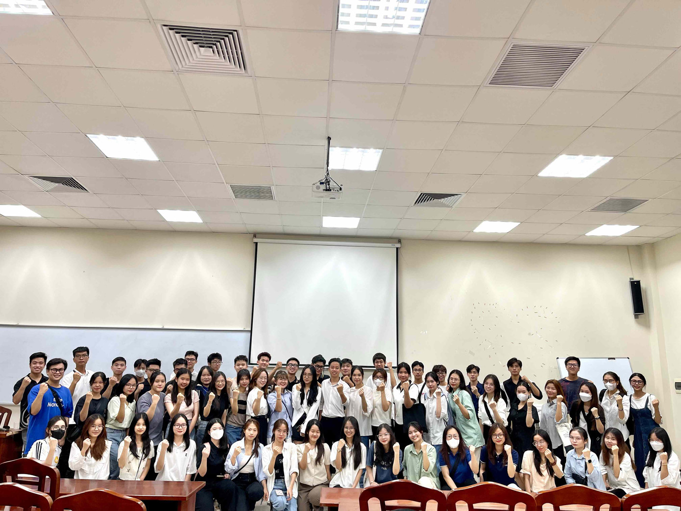 Hoàng cùng Ban Chủ nhiệm các CLB, LCH, Đội trực thuộc Hội Sinh viên Học viện.